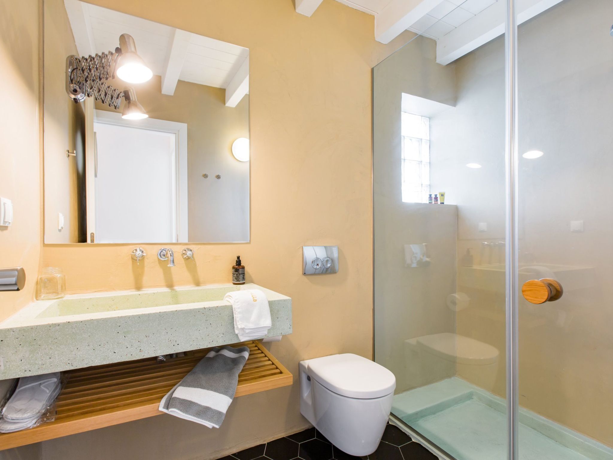 Ferienvilla mit beheiztem Pool und schöner Aussicht-Binnen