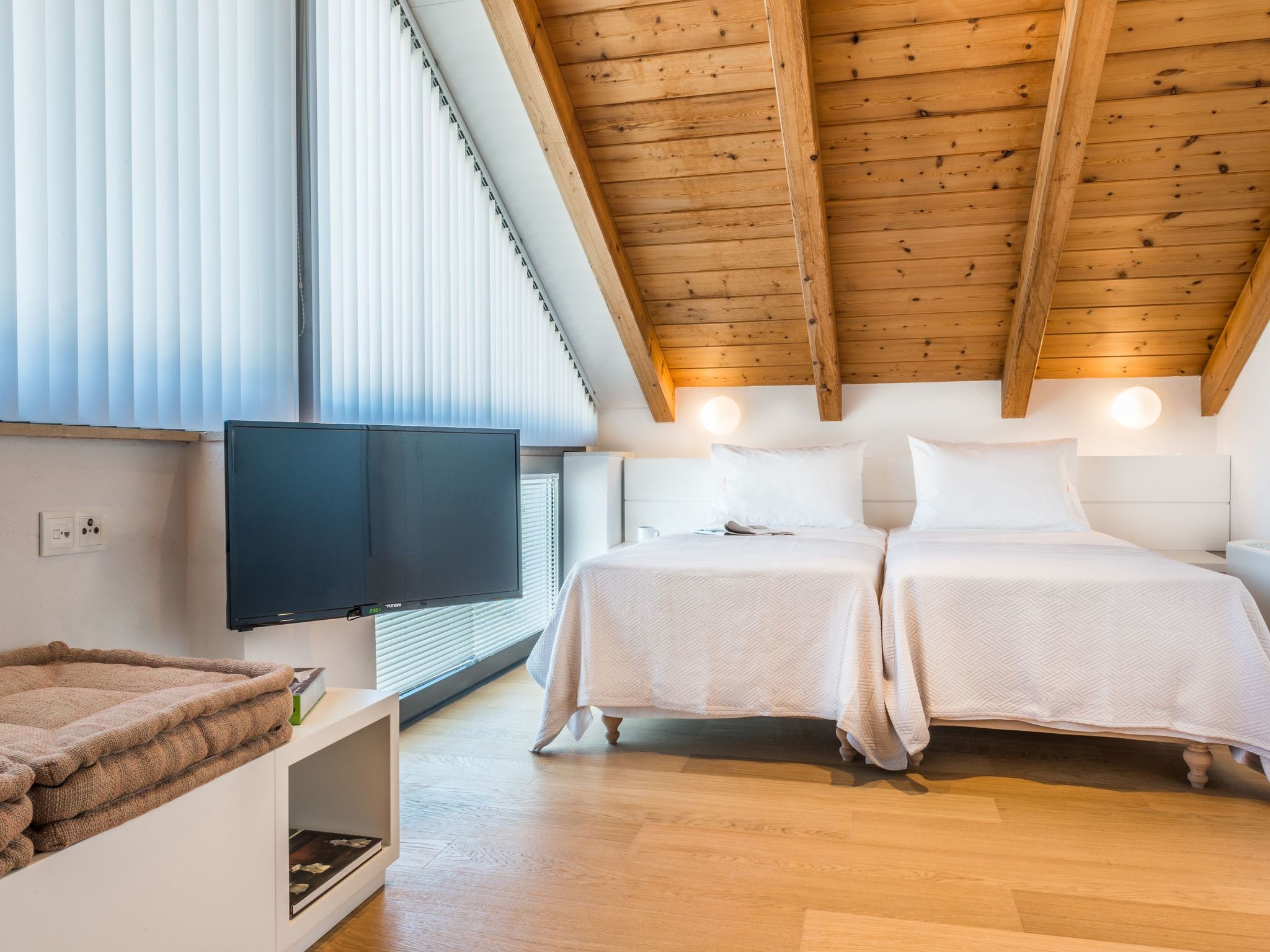 Ferienvilla mit beheiztem Pool und schöner Aussicht-Binnen