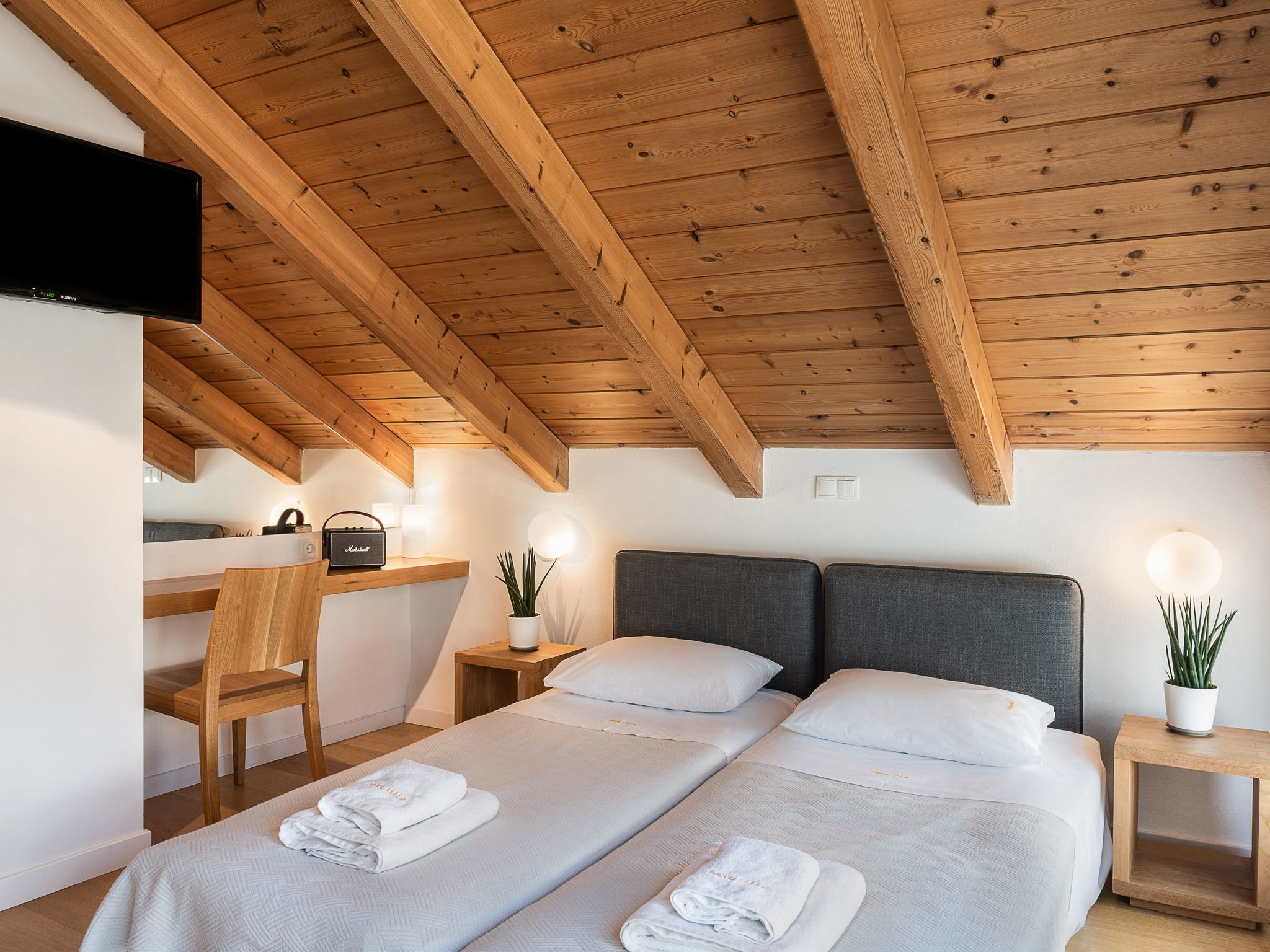 Ferienvilla mit beheiztem Pool und schöner Aussicht-Binnen