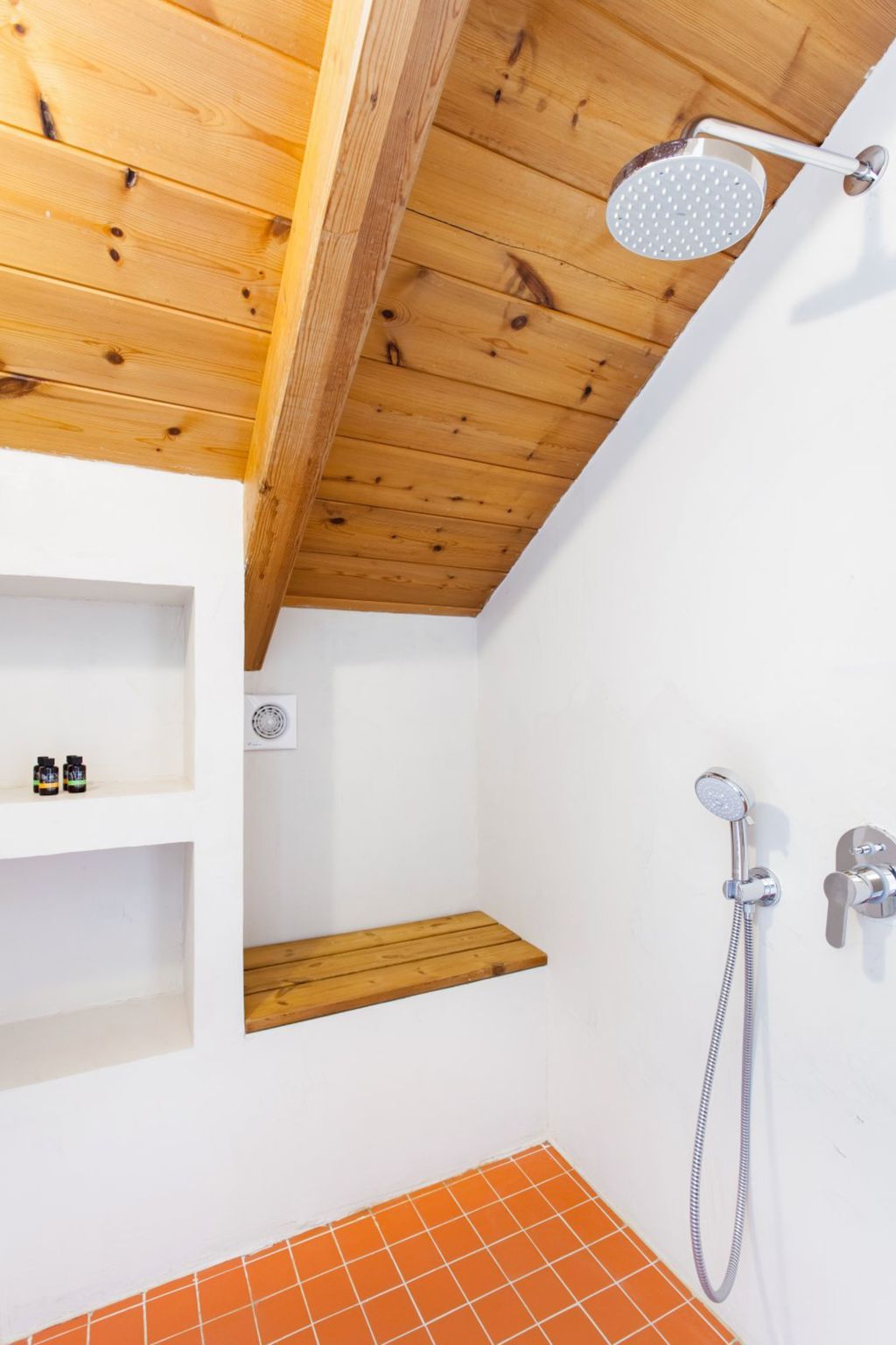 Ferienvilla mit beheiztem Pool und schöner Aussicht-Binnen