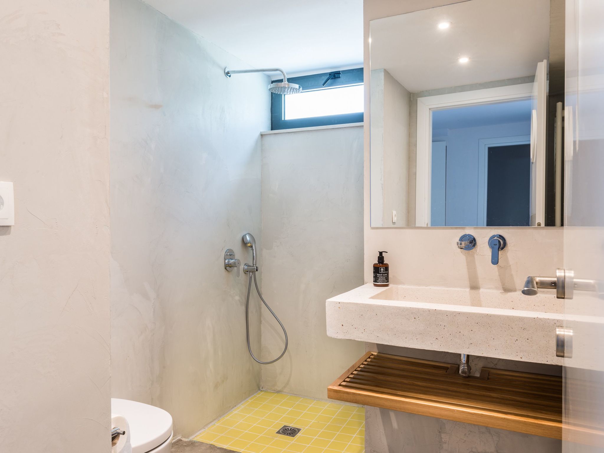 Ferienvilla mit beheiztem Pool und schöner Aussicht-Binnen