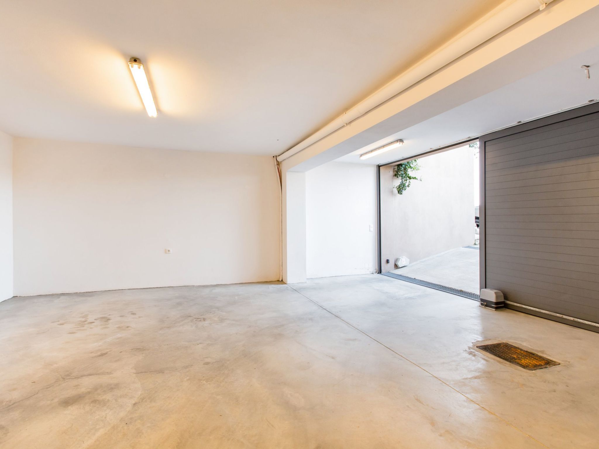 Ferienvilla mit beheiztem Pool und schöner Aussicht-Binnen