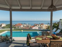 "Thea Thalassa" mit eigenem Pool