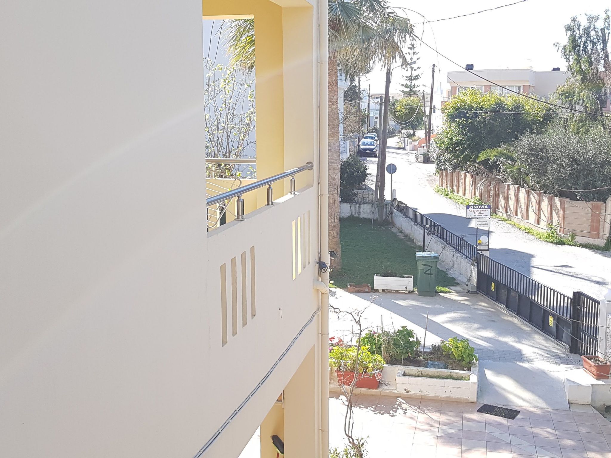 Zinovia Studio mit Balkon