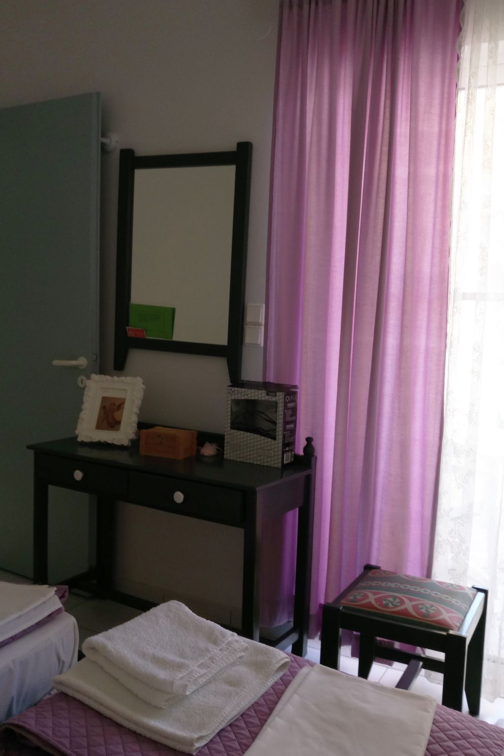 Zinovia Studio mit Balkon-Drinnen