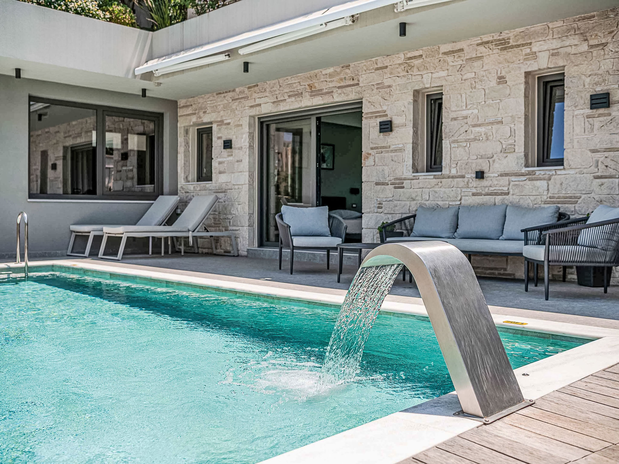 Lusol Seafront Villa I - Buiten