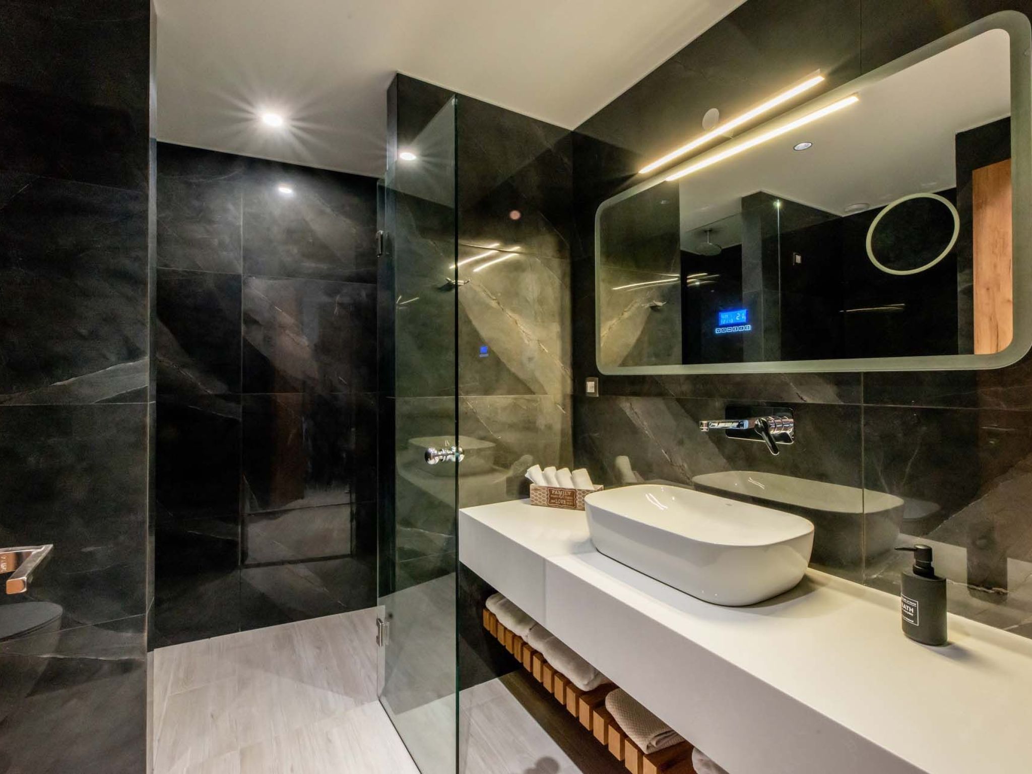 Villa Luna - 100m zum Meer und ''Free'' Beheizter Pool-Binnen