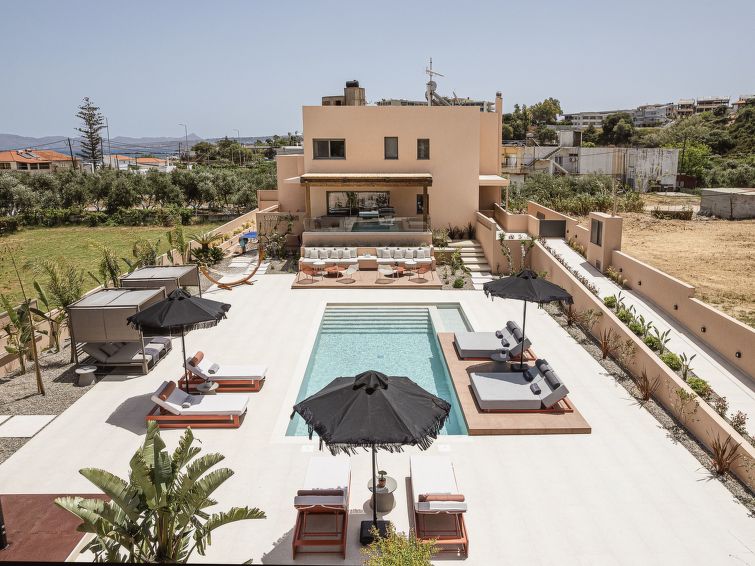 Villa Agali: Elegante oase met verwarmd privézwembad, zee op 70 meter in Agia Marina