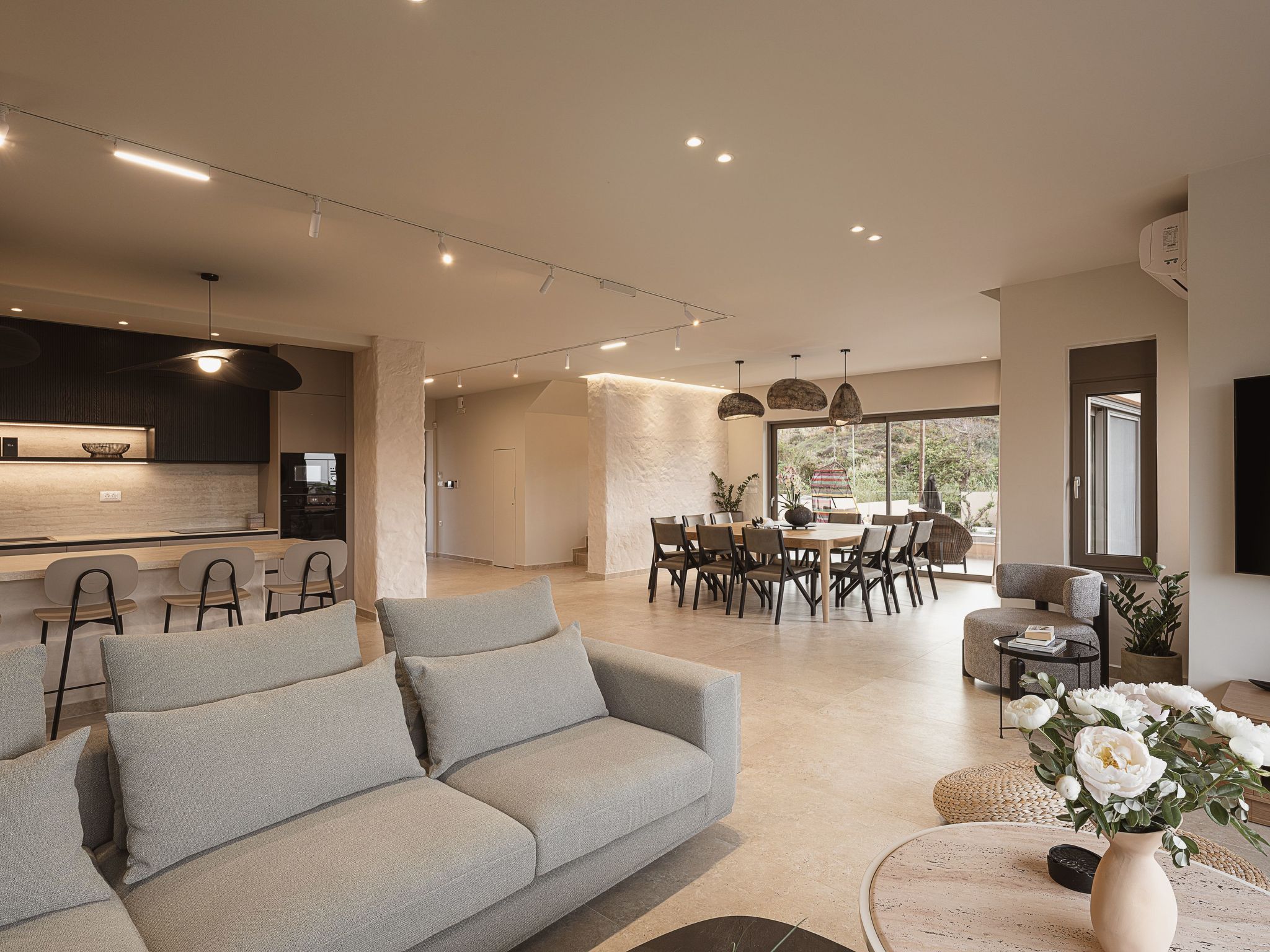 Villa Agali - ''Freier'' beheizter Pool, 70m zum Meer-Binnen