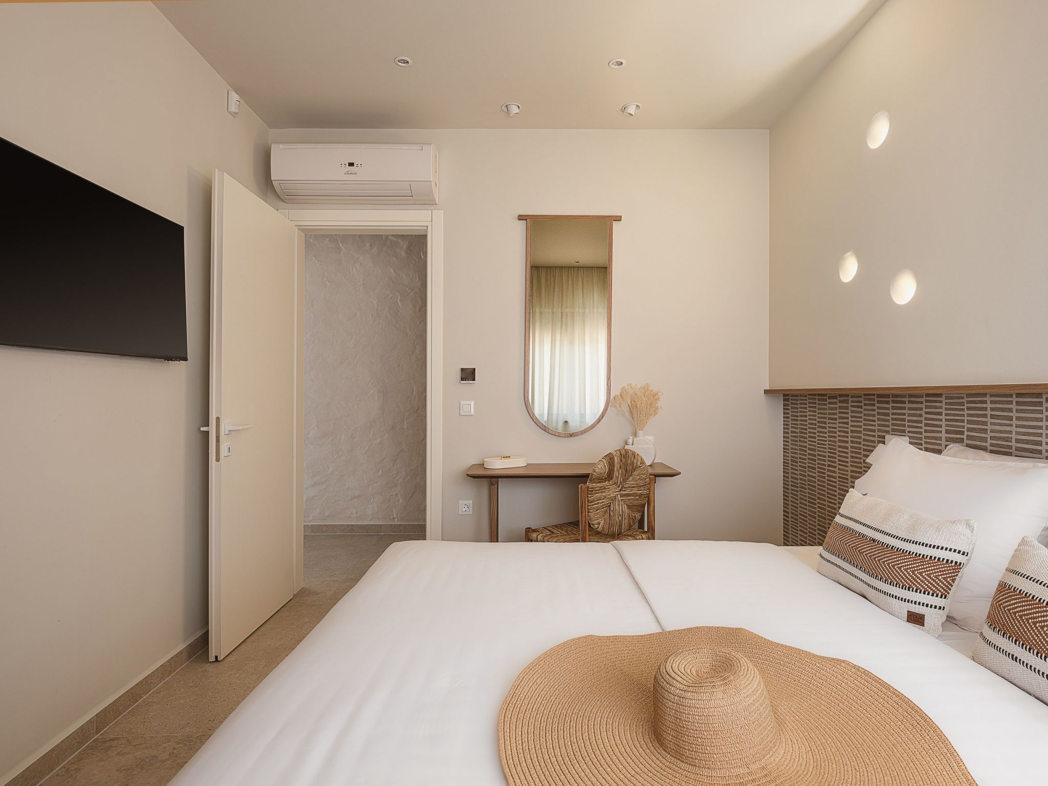 Villa Agali - ''Freier'' beheizter Pool, 70m zum Meer-Binnen