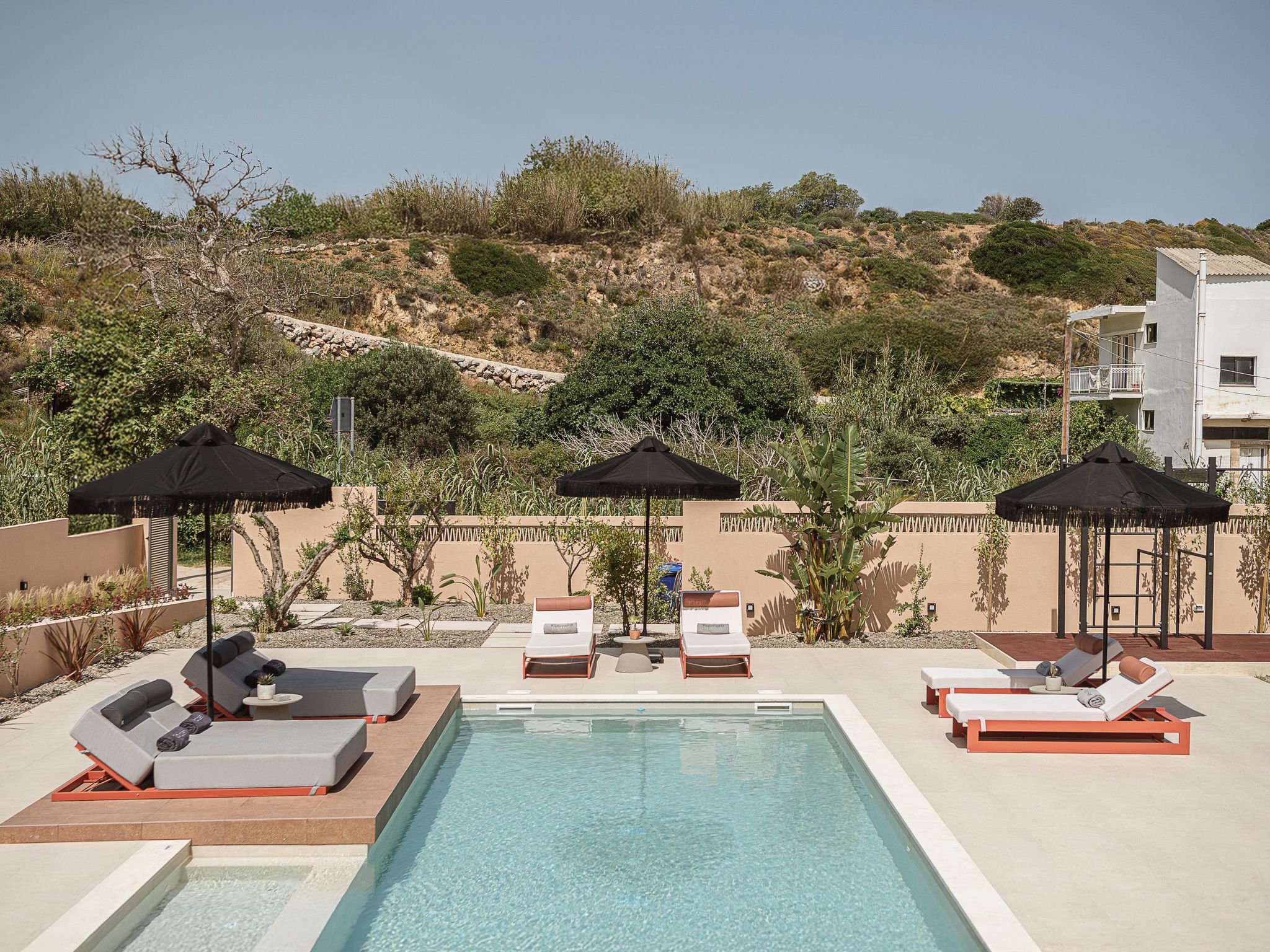 Villa Agali - ''Freier'' beheizter Pool, 70m zum Meer-Binnen