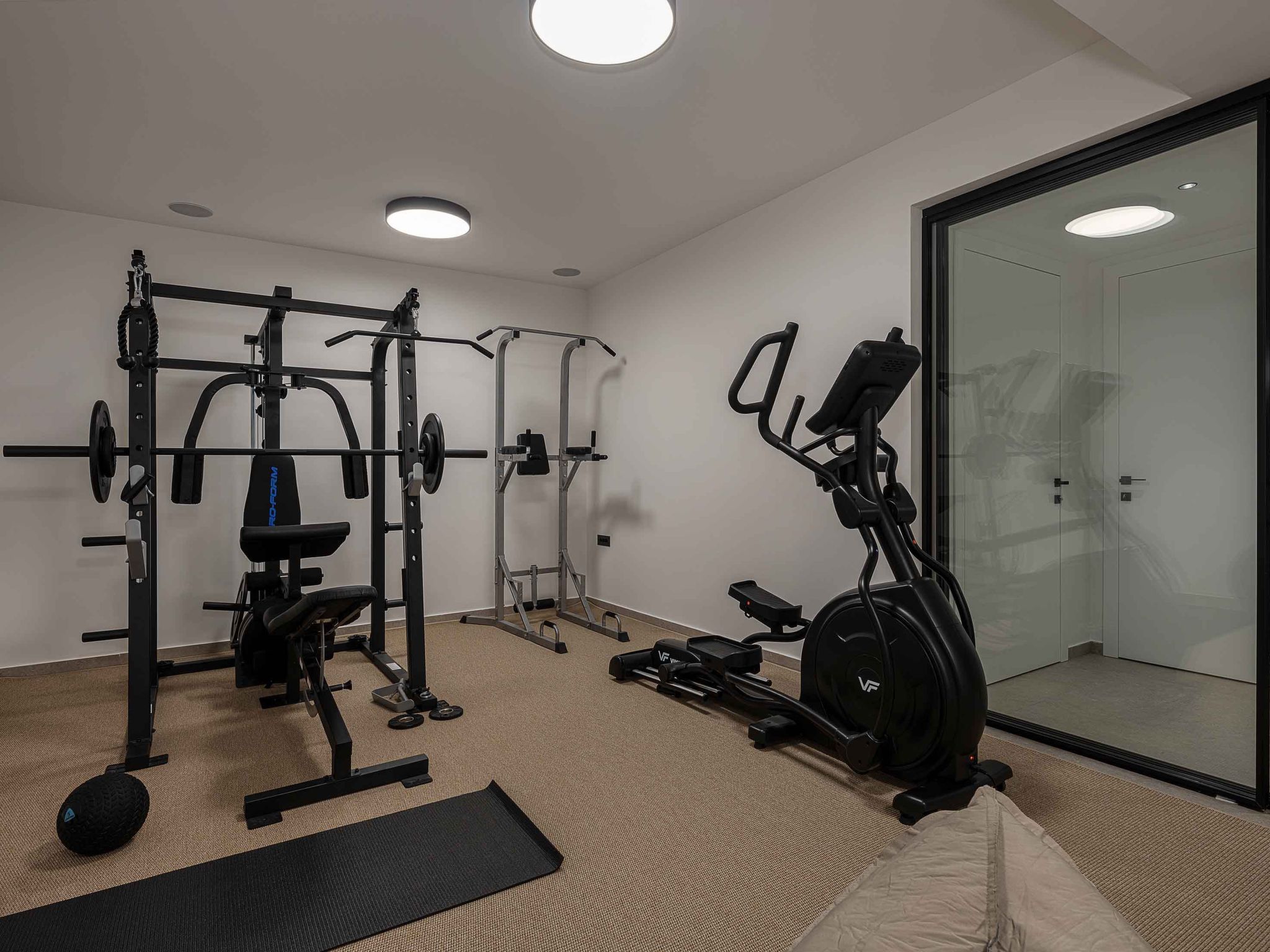 Sancy Luxury Villa-400m Strand, ''Beheizter'' Pool, Fitnessraum-Binnen