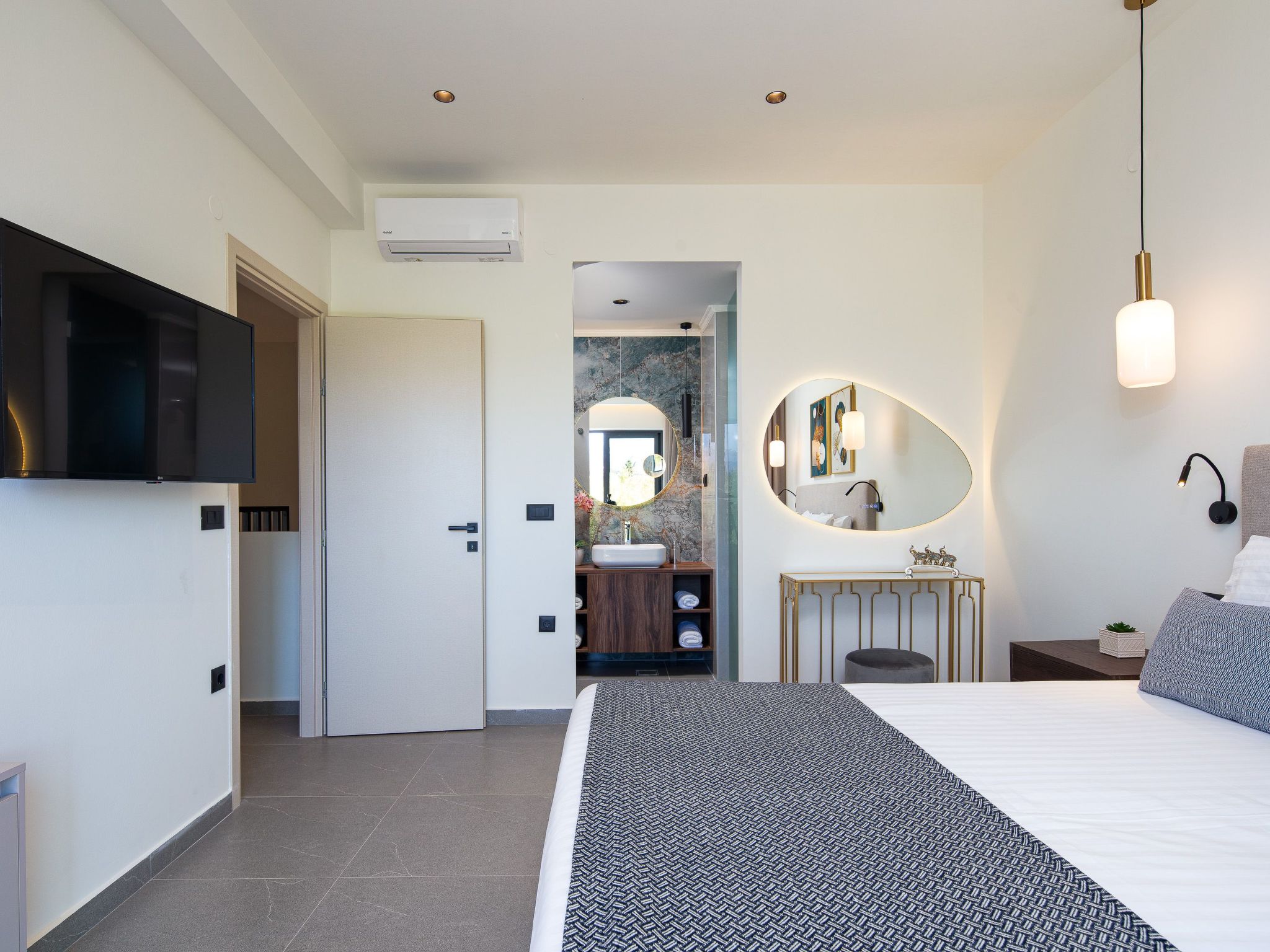 VillaSaints II - Elegante Pool-Villa in Strandnähe-Inside