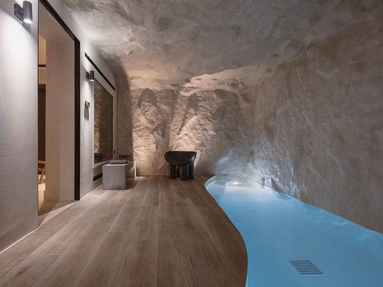Exclusieve 10-persoons villa met verwarmd privézwembad direct aan zee in Agia Marina in Agia Marina