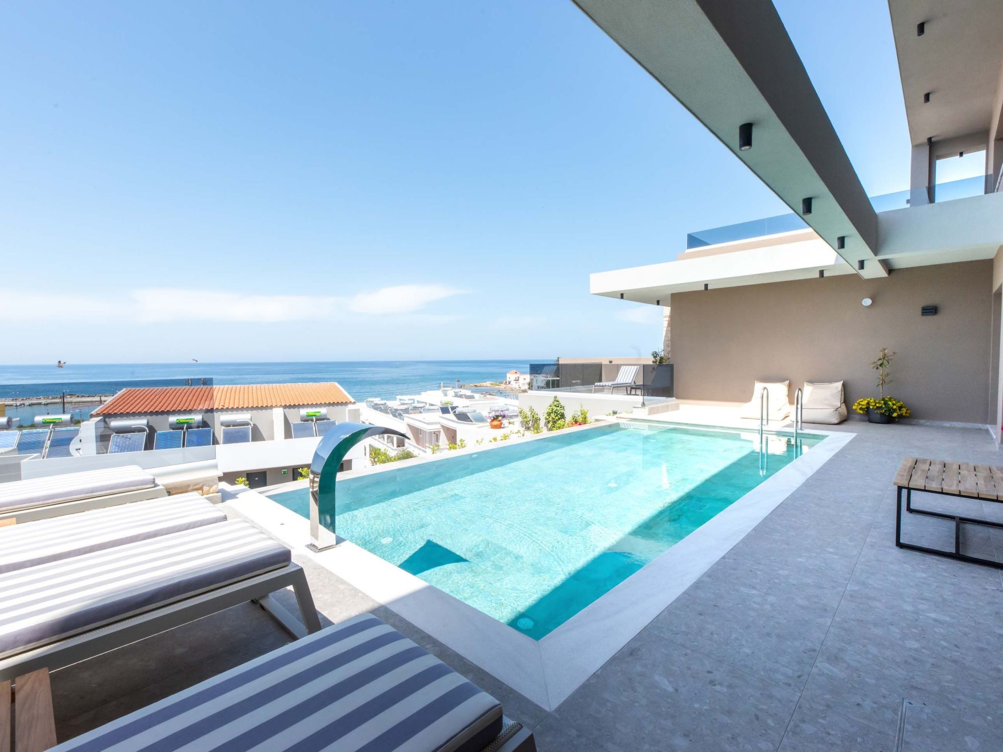 Villa Solis -100m zum Meer und ''Free'' Beheizter Pool-Binnen