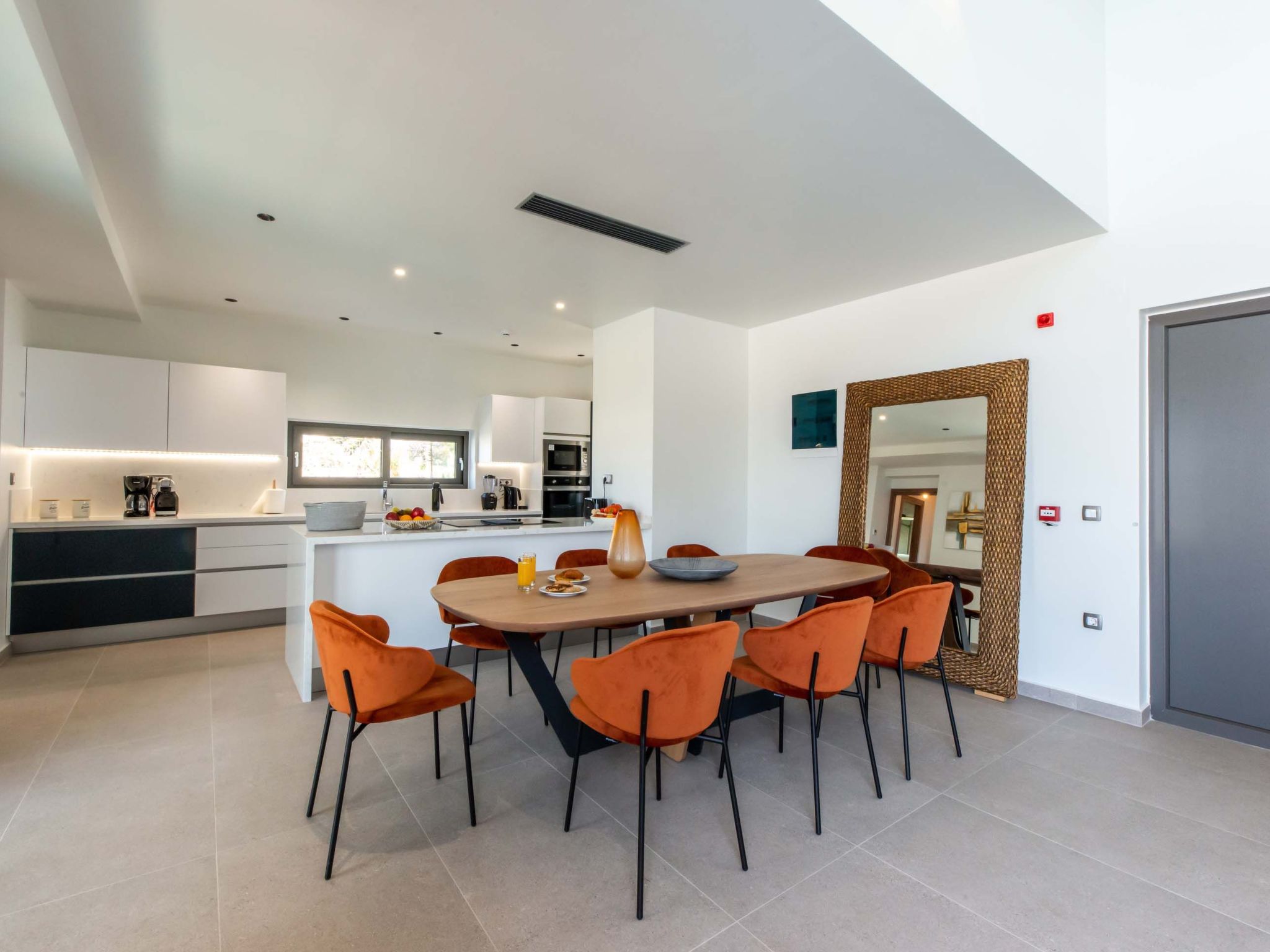 Villa Solis -100m zum Meer und ''Free'' Beheizter Pool-Binnen