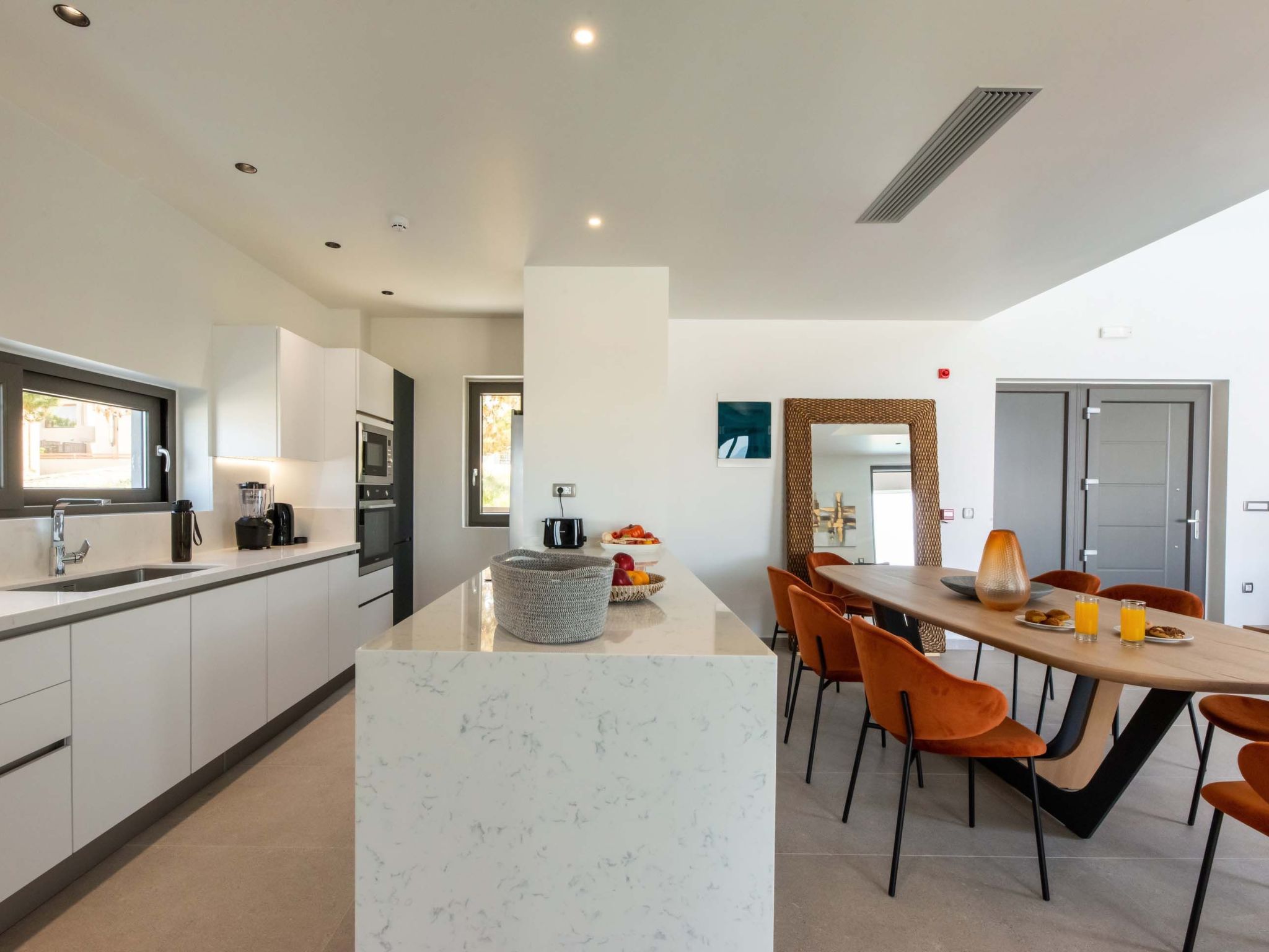 Villa Solis -100m zum Meer und ''Free'' Beheizter Pool-Binnen