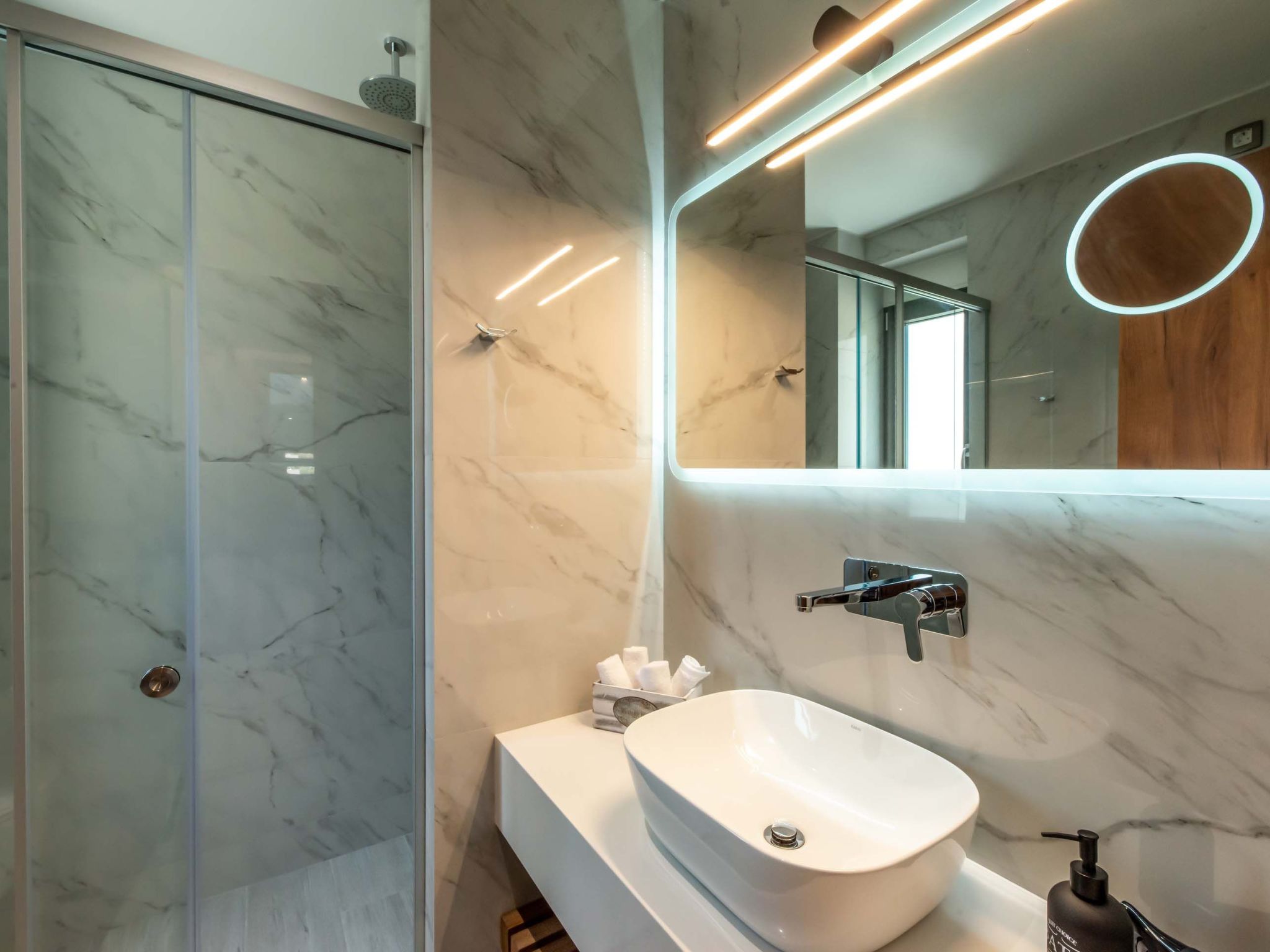 Villa Solis -100m zum Meer und ''Free'' Beheizter Pool-Binnen