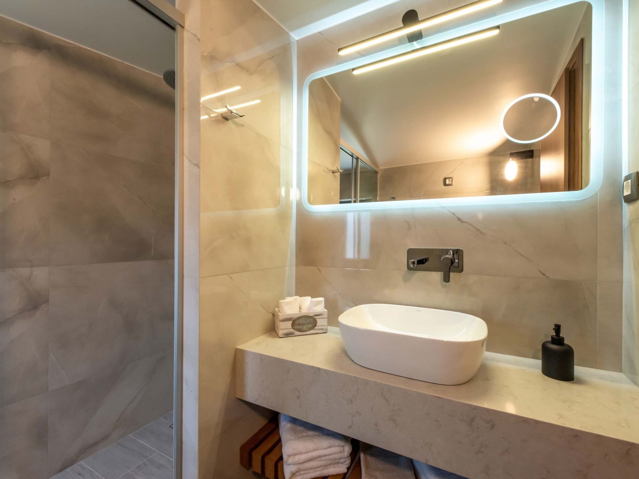 Villa Solis -100m zum Meer und ''Free'' Beheizter Pool-Binnen