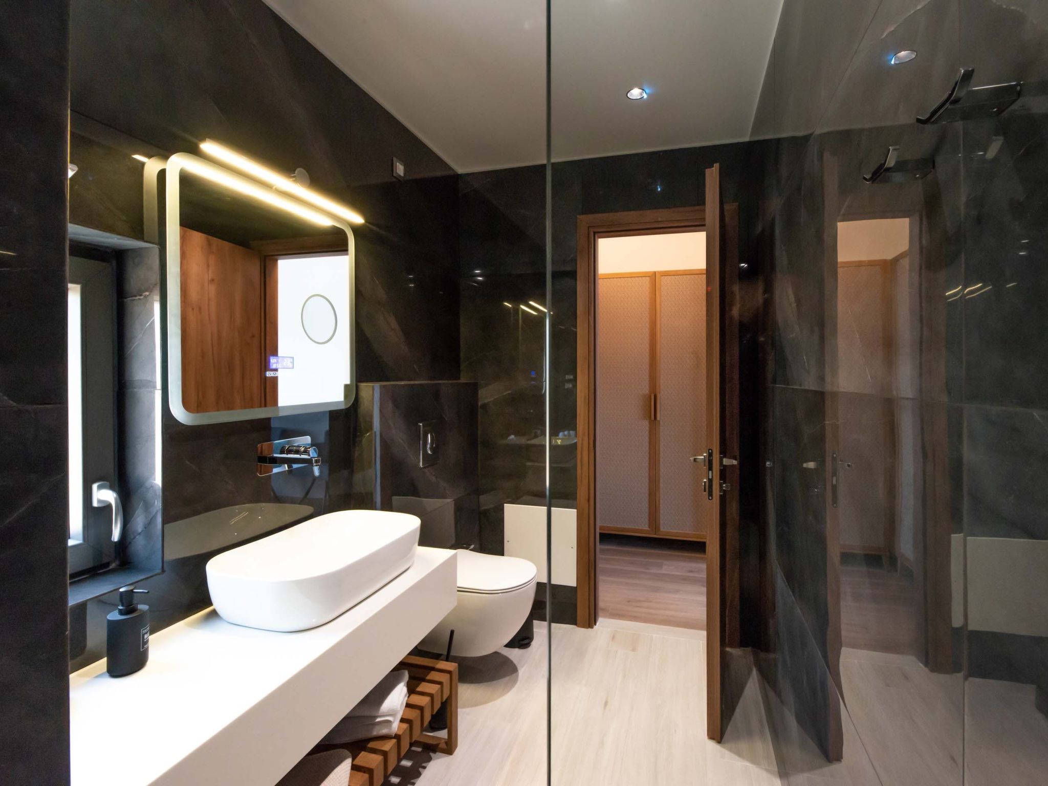 Villa Solis -100m zum Meer und ''Free'' Beheizter Pool-Binnen