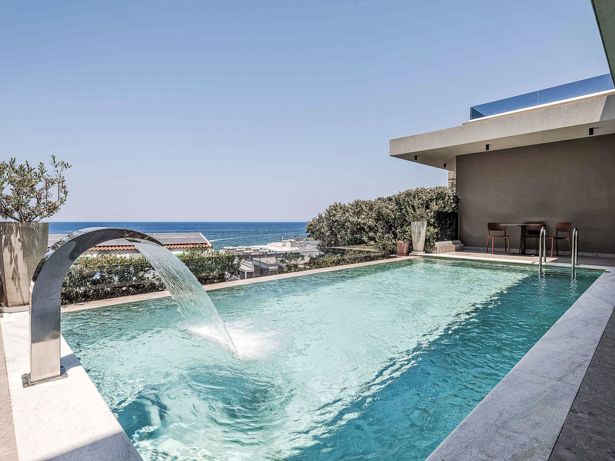 Lusol Seafront Villa II- Heated Pool,100 m See