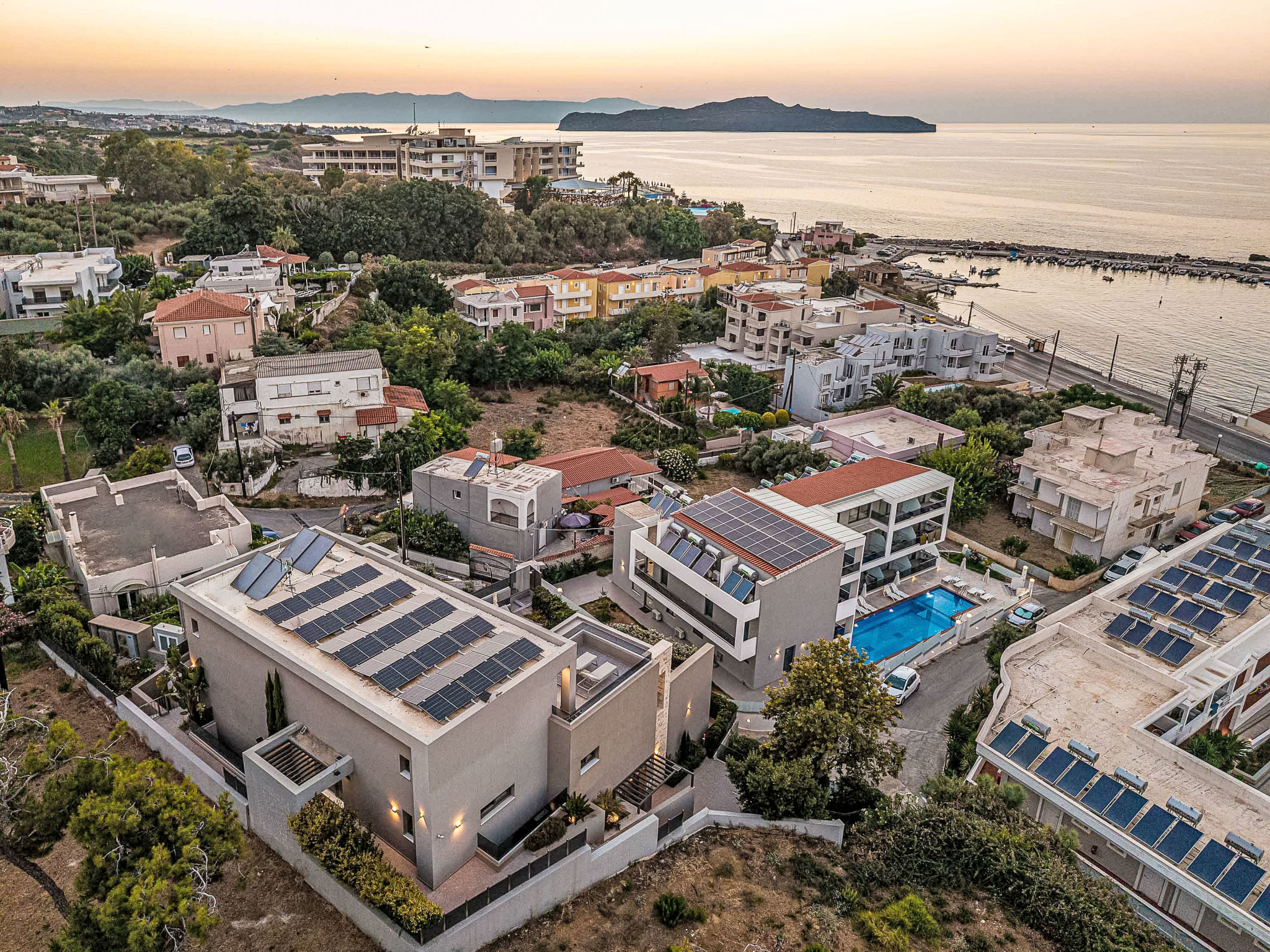 Lusol Seafront Villa II- Heated Pool,100 m See - Buiten