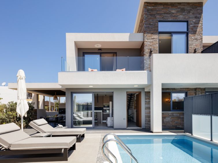 VillAgioi I – Eigen zwembad & 450 meter naar het zandstrand van Agia Marina in Agia Marina