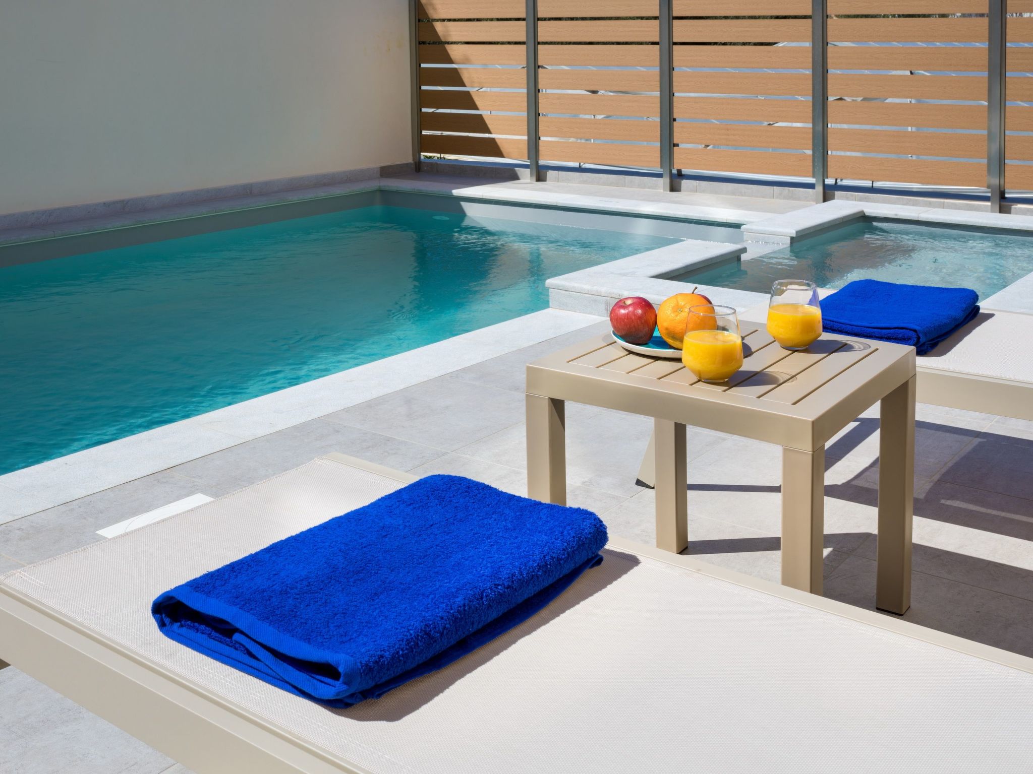 Haus in Agia Marina mit Außenpool-Draußen