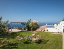 Luxuriöse Villa in Strandnähe mit Blick auf den privaten Pool