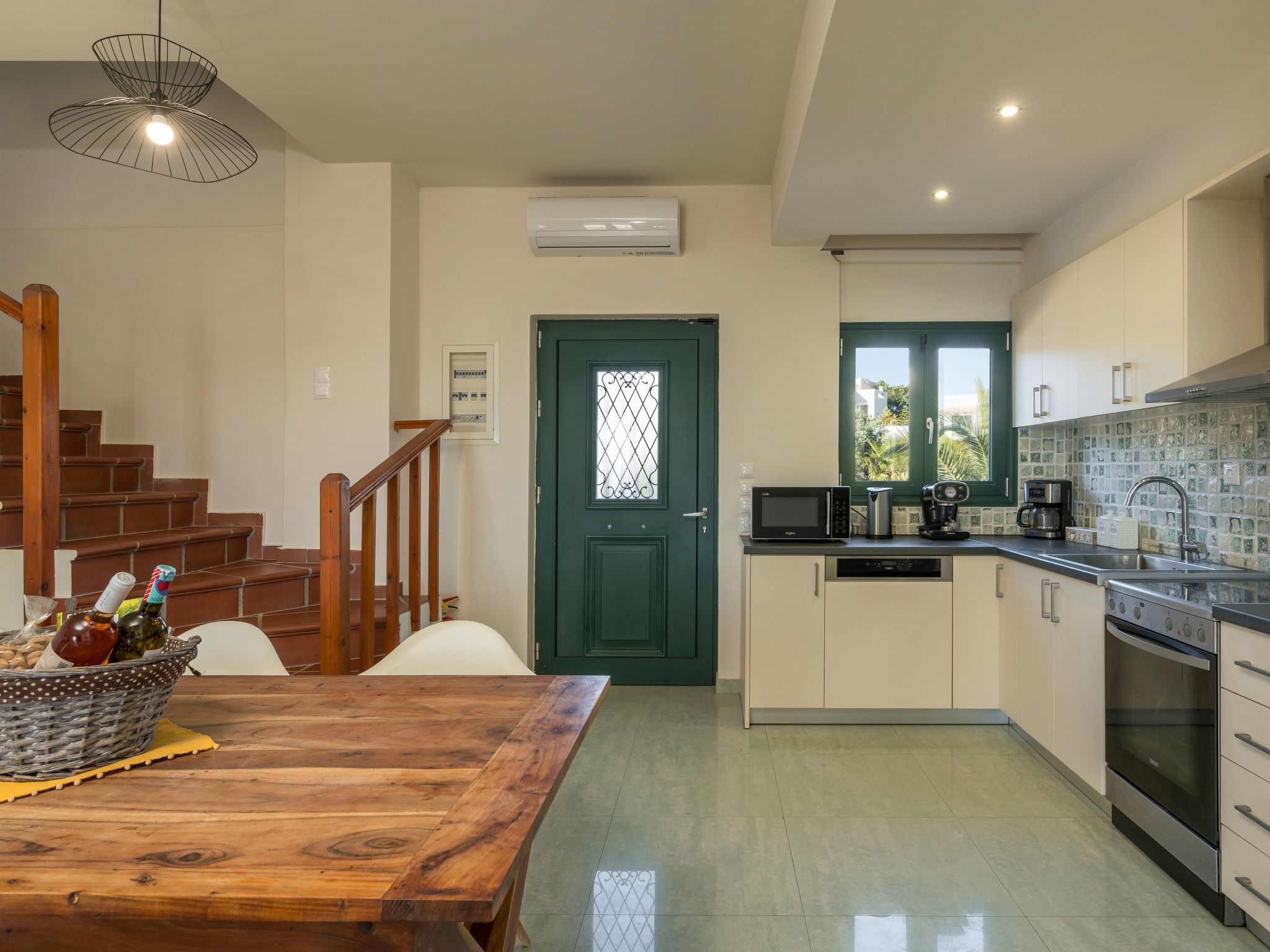 Luxuriöse Villa in Strandnähe mit Blick auf den privaten Pool-Image-tags.info