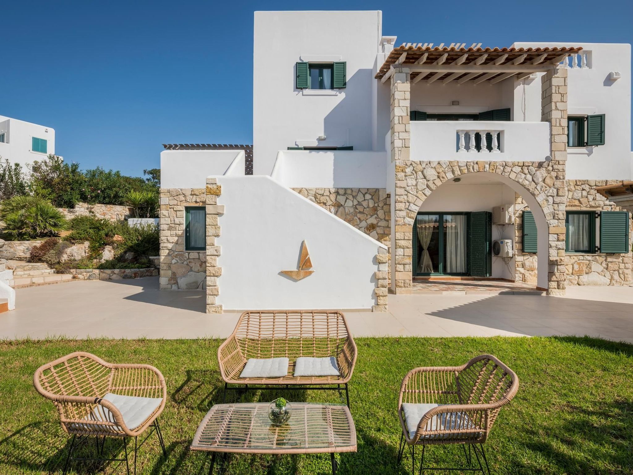 Luxuriöse Villa in Strandnähe mit Blick auf den privaten Pool-Image-tags.info