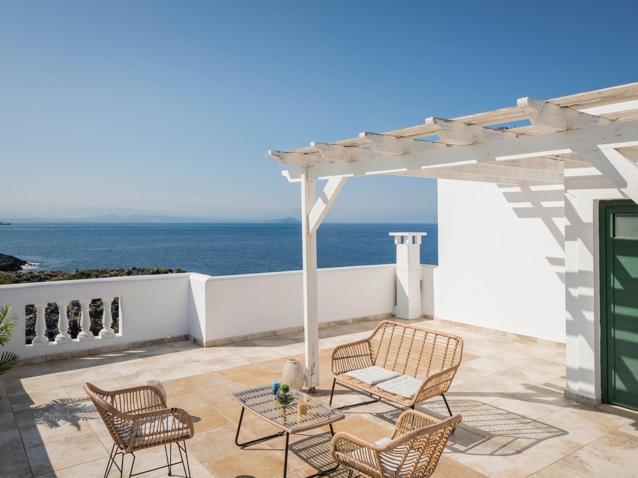 Luxuriöse Villa in Strandnähe mit Blick auf den privaten Pool-Image-tags.info