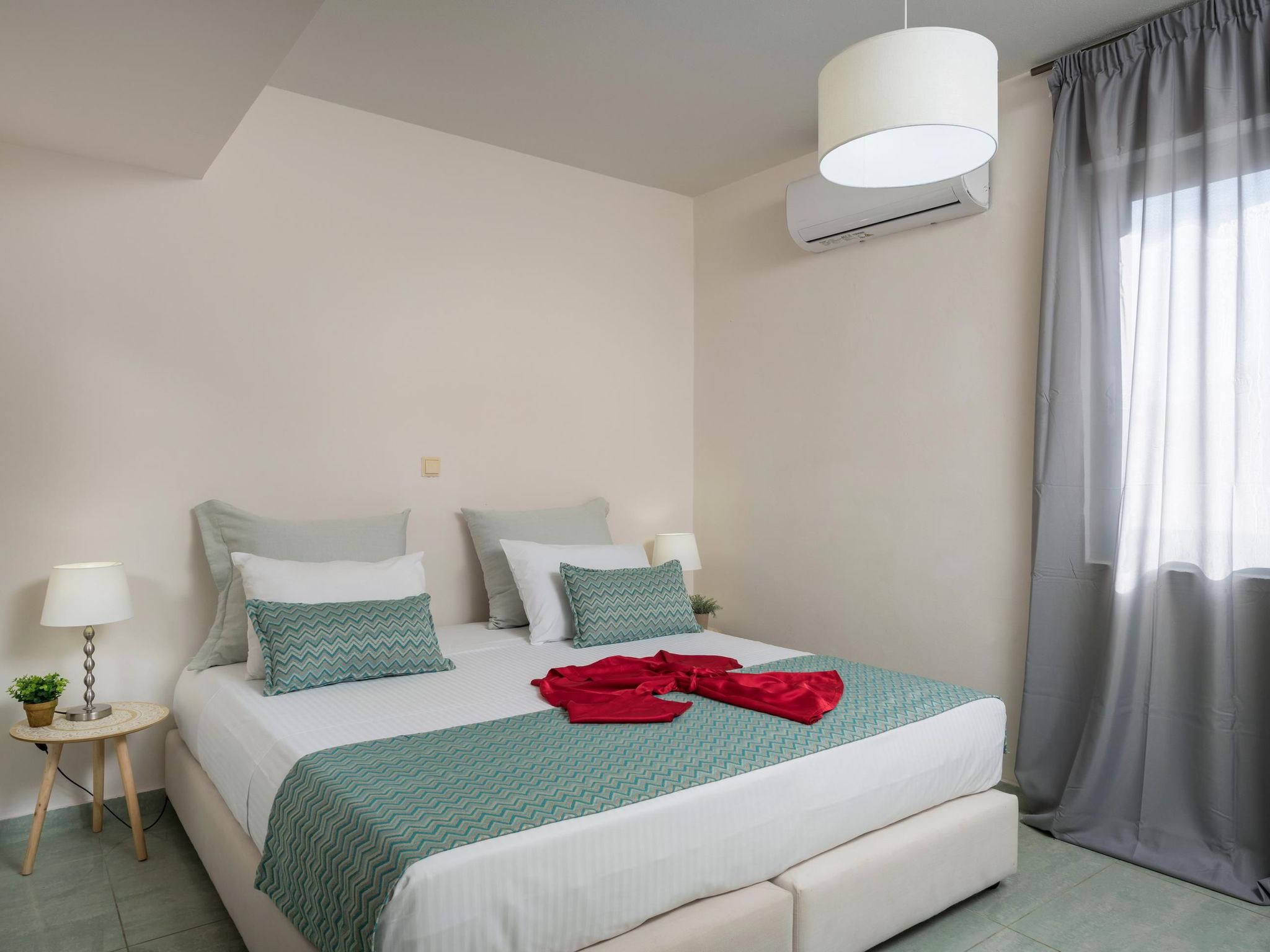 Luxuriöse Villa in Strandnähe mit Blick auf den privaten Pool-Image-tags.info