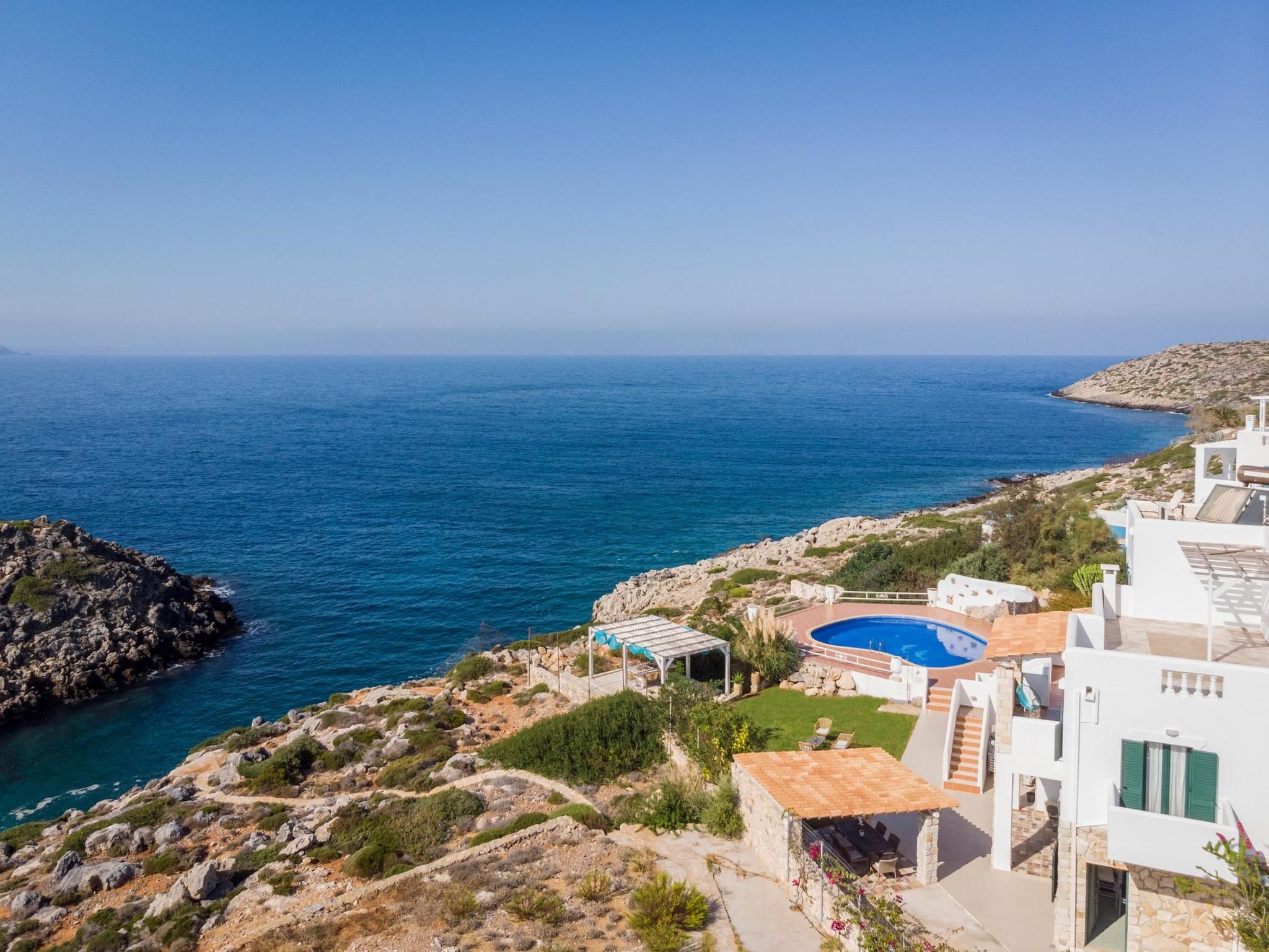 Luxuriöse Villa in Strandnähe mit Blick auf den privaten Pool-Image-tags.info
