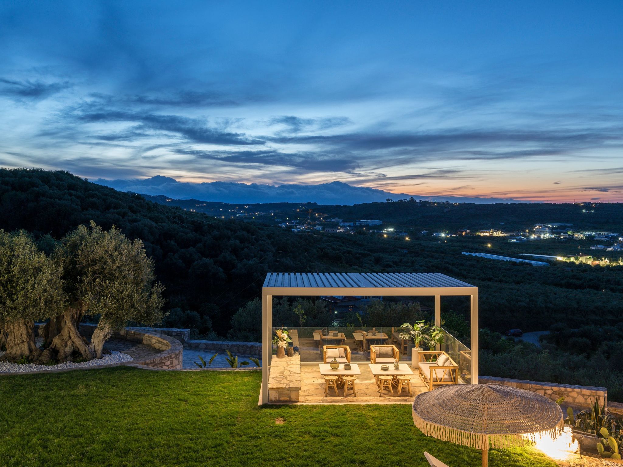 Haus in Theriso mit privatem Pool-Draußen