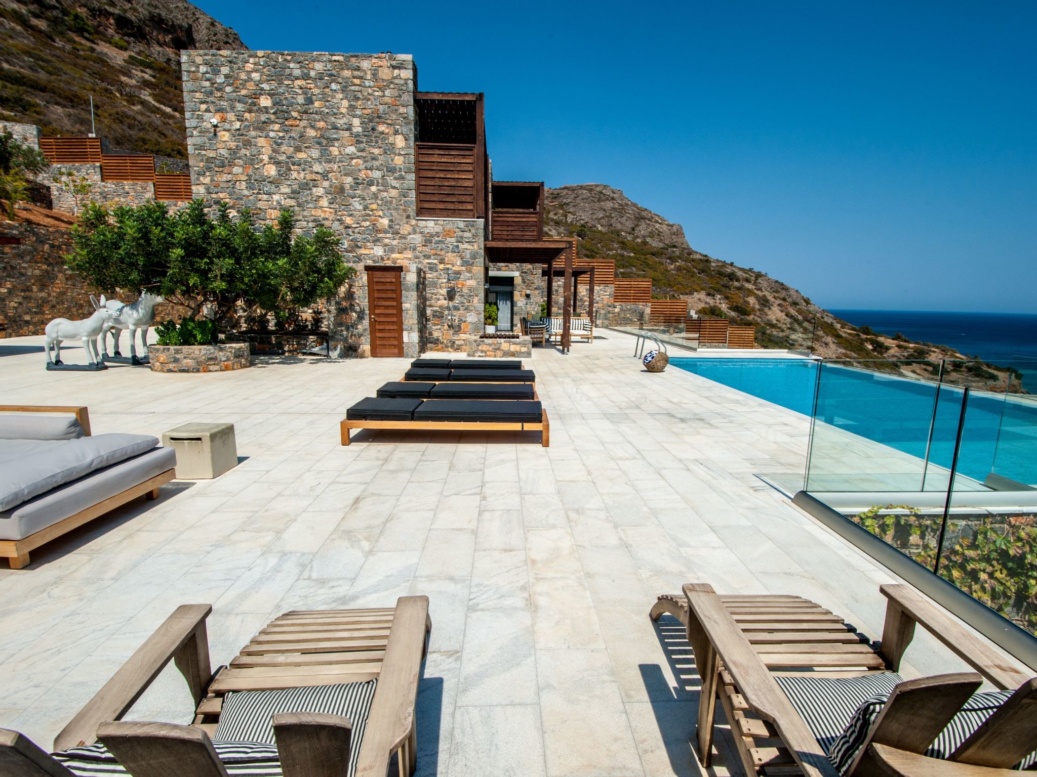 "Villa Dimitra" mit Infinity Pool-Dedans