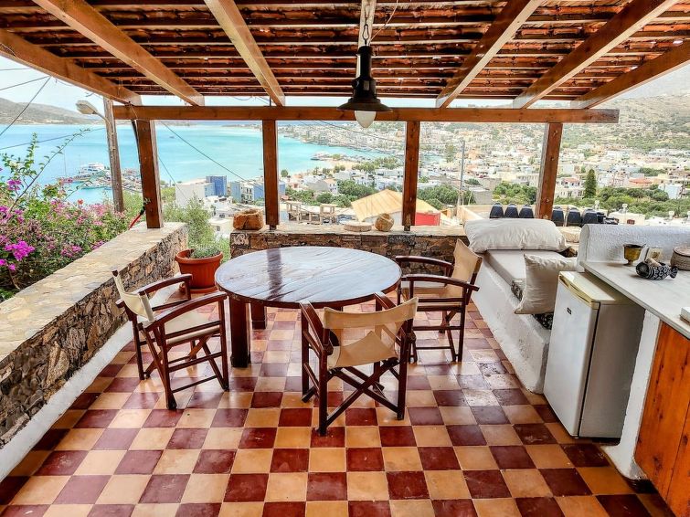Vrijstaand vakantiehuis in Plaka op slechts 300 meter van de zee in Plaka