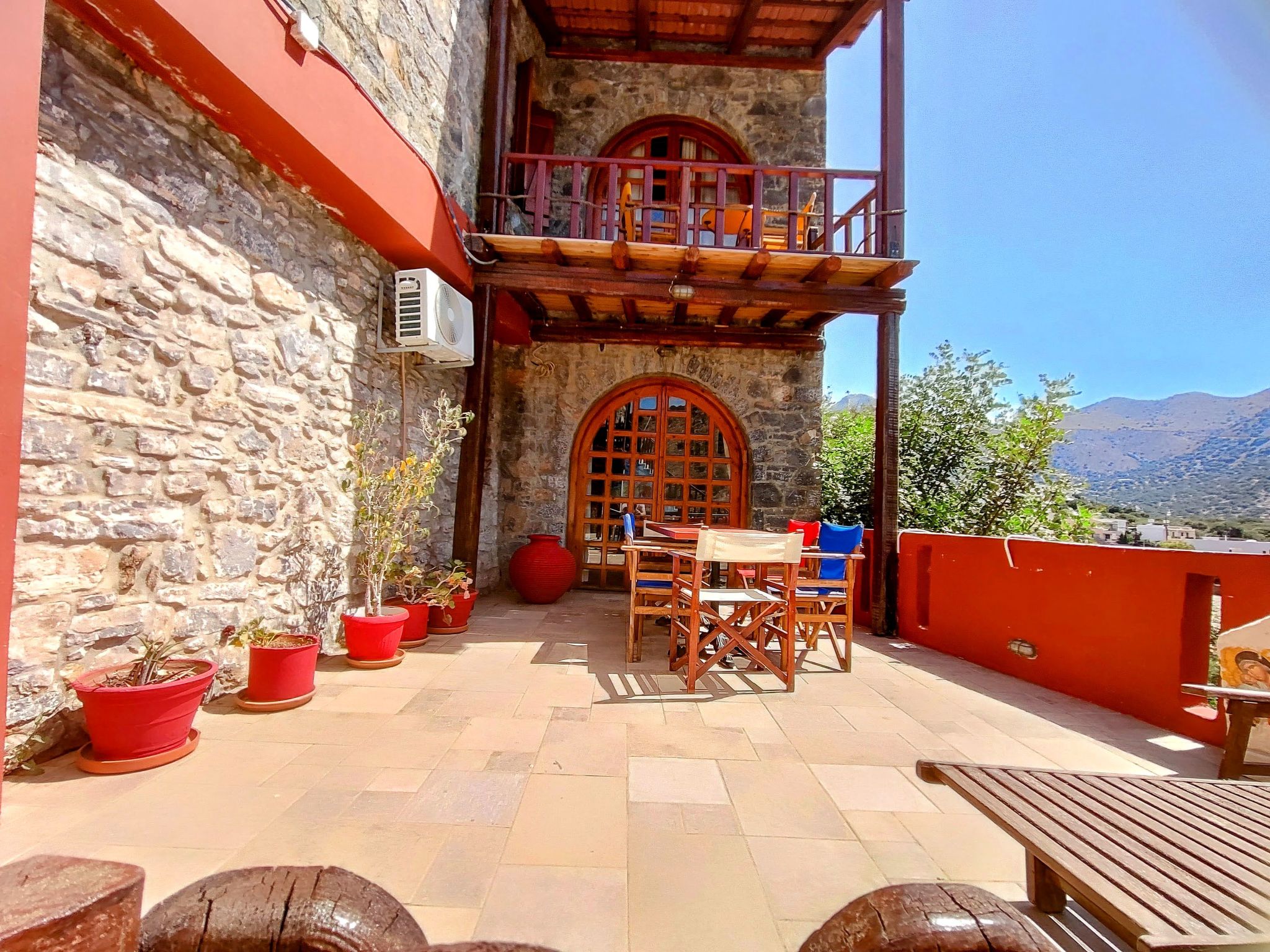 Kretisches Steinhaus mit Gemeinschaftspool-Binnen