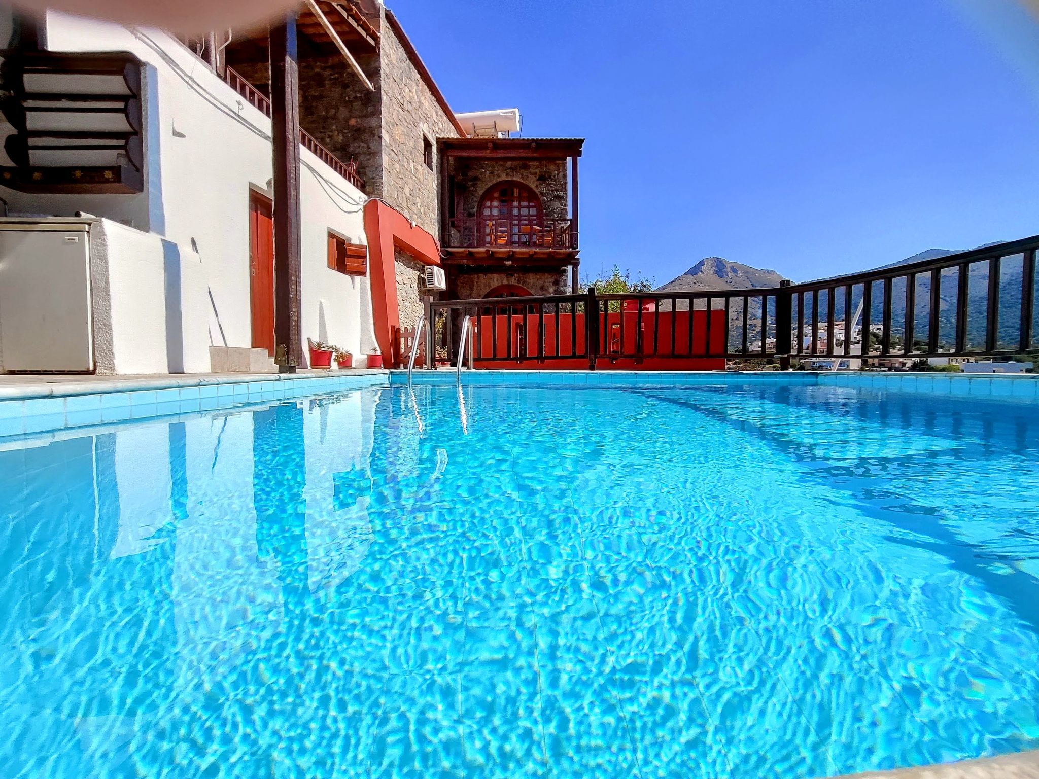 Kretisches Steinhaus mit Gemeinschaftspool-Binnen