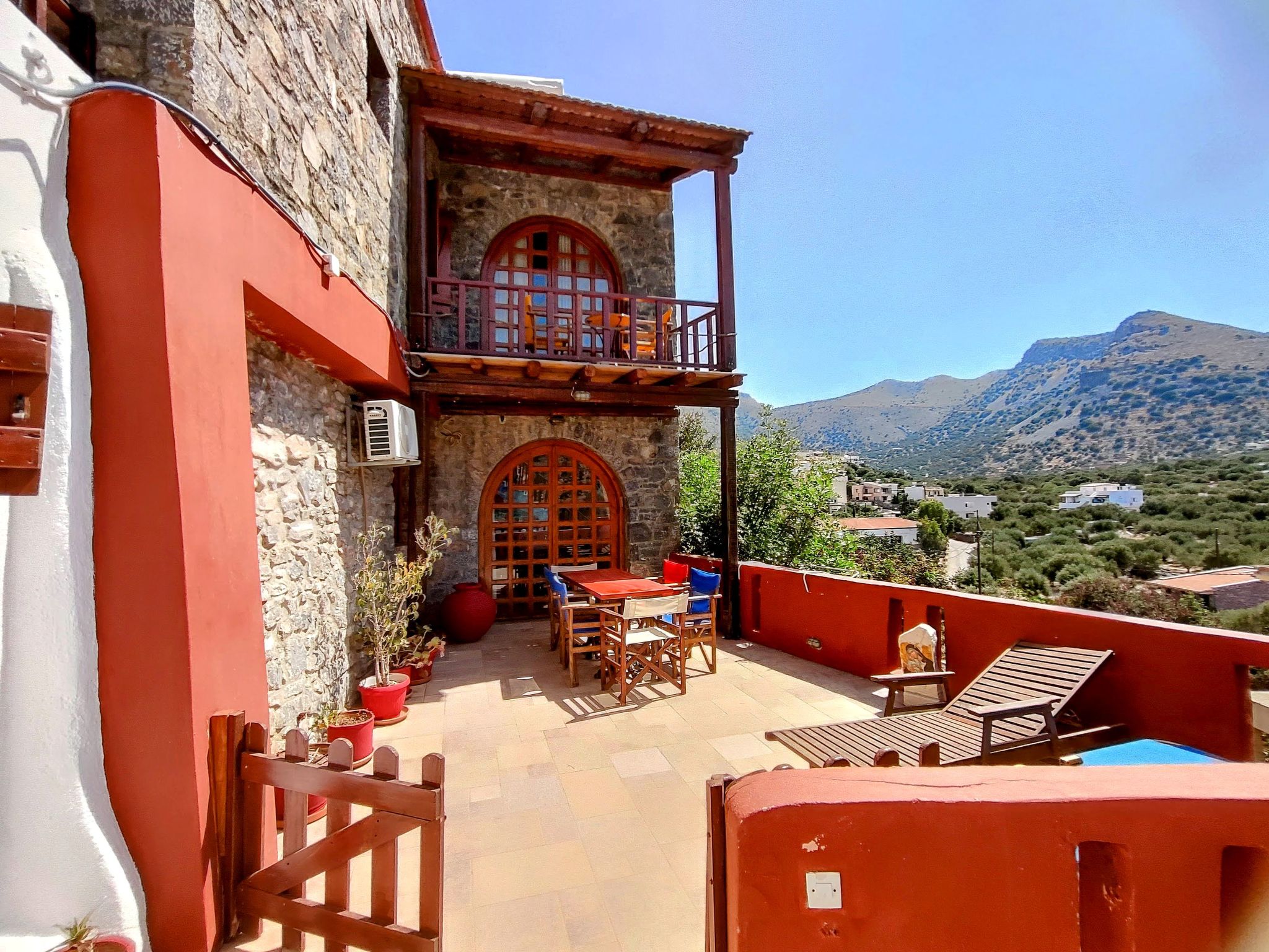 Kretisches Steinhaus mit Gemeinschaftspool-Binnen