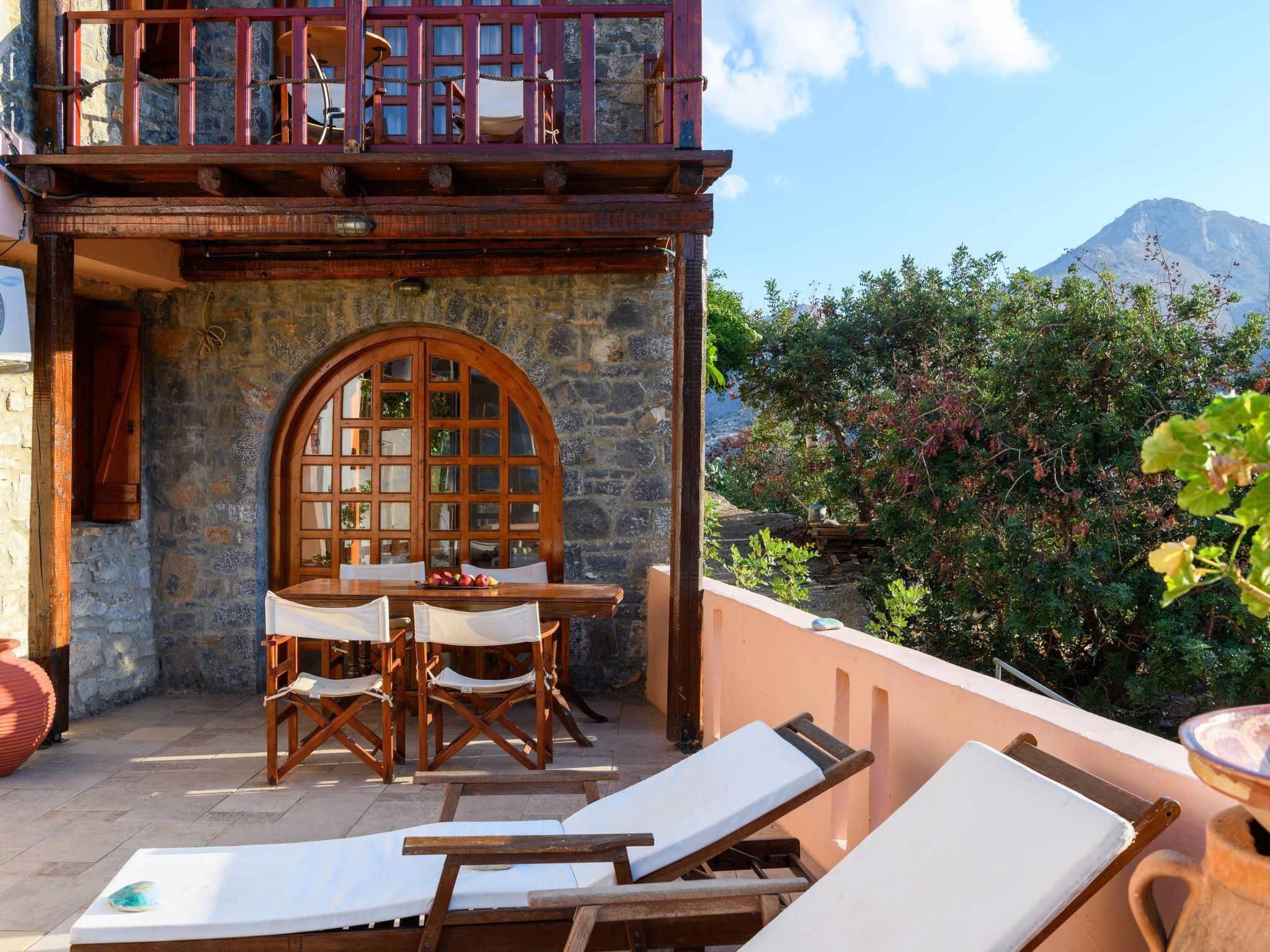 Kretisches Steinhaus mit Gemeinschaftspool-Binnen