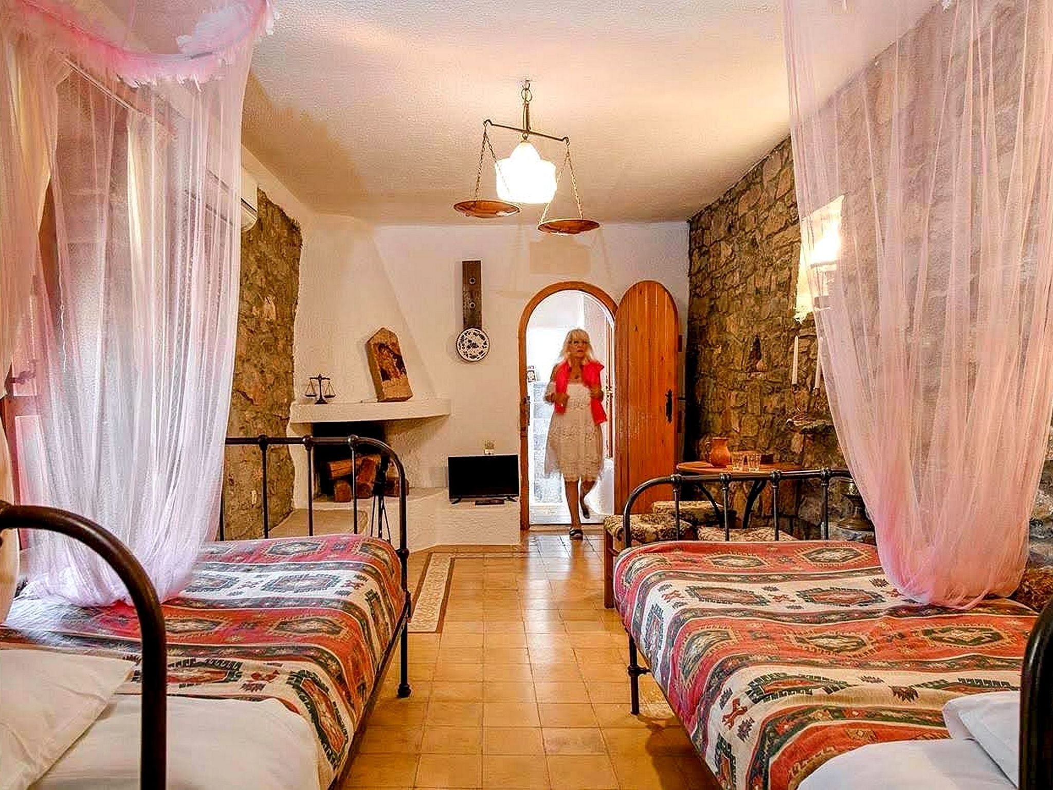 Kretisches Steinhaus mit Gemeinschaftspool-Binnen