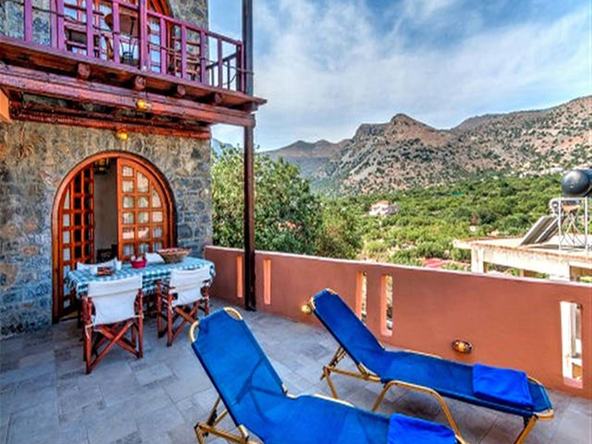 Kretisches Steinhaus mit Gemeinschaftspool-Binnen