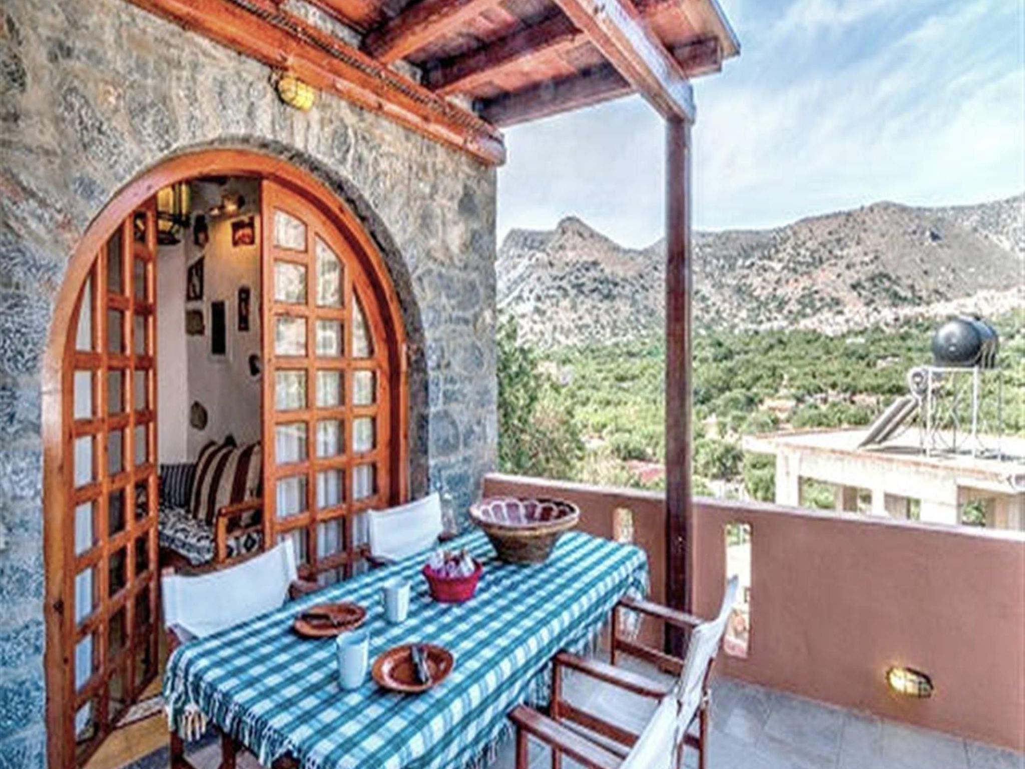 Kretisches Steinhaus mit Gemeinschaftspool-Binnen