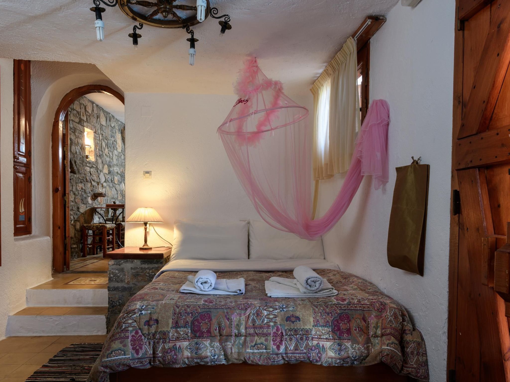 Kretisches Steinhaus mit Gemeinschaftspool-Binnen