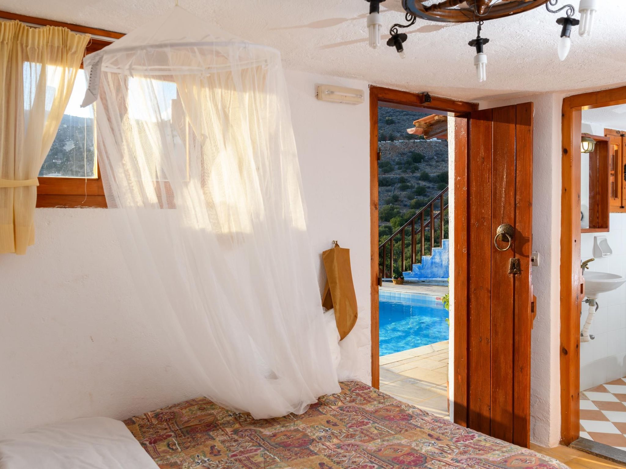 Kretisches Steinhaus mit Gemeinschaftspool-Binnen