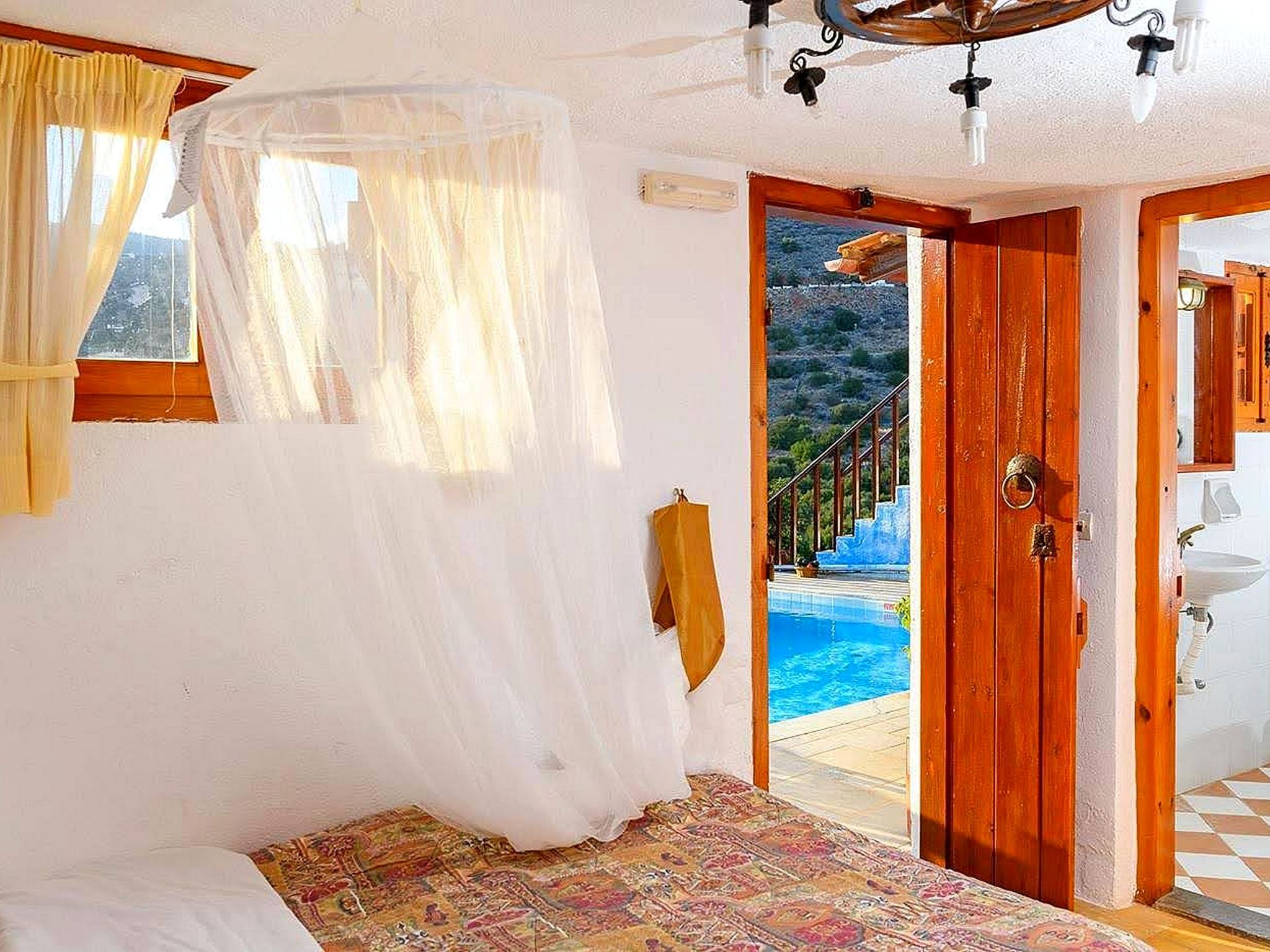 Kretisches Steinhaus mit Gemeinschaftspool-Binnen