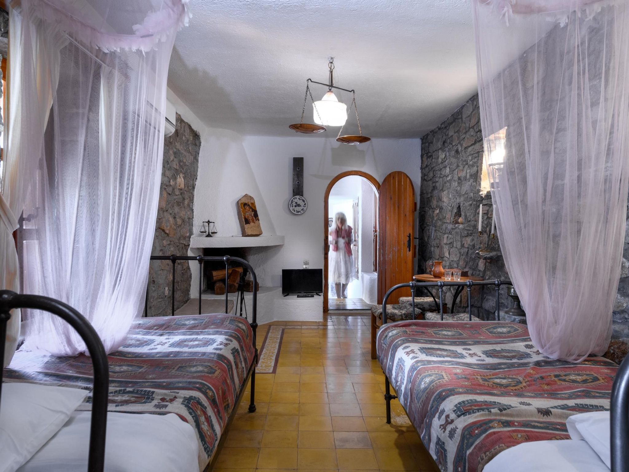 Kretisches Steinhaus mit Gemeinschaftspool-Binnen