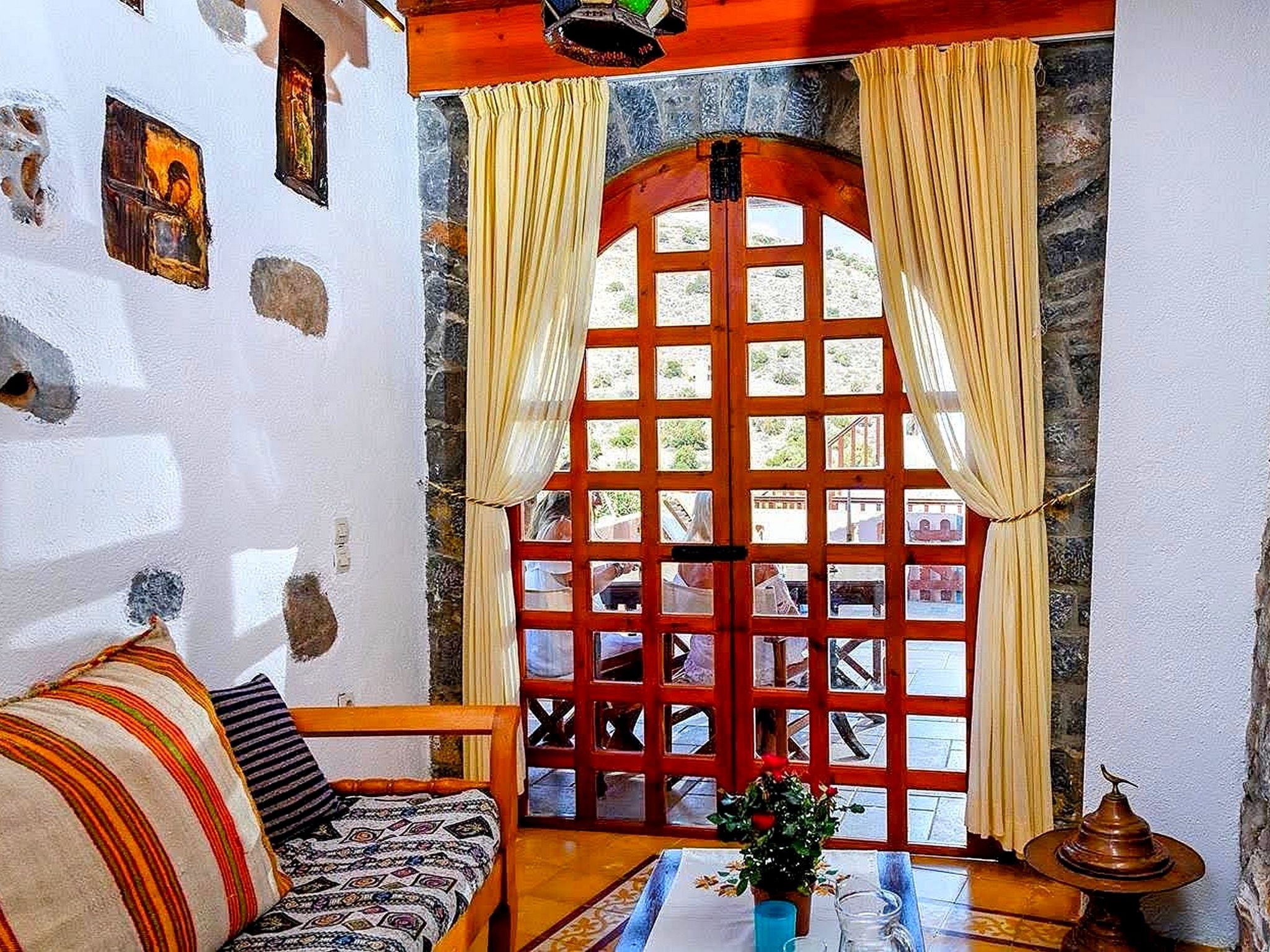 Kretisches Steinhaus mit Gemeinschaftspool-Binnen