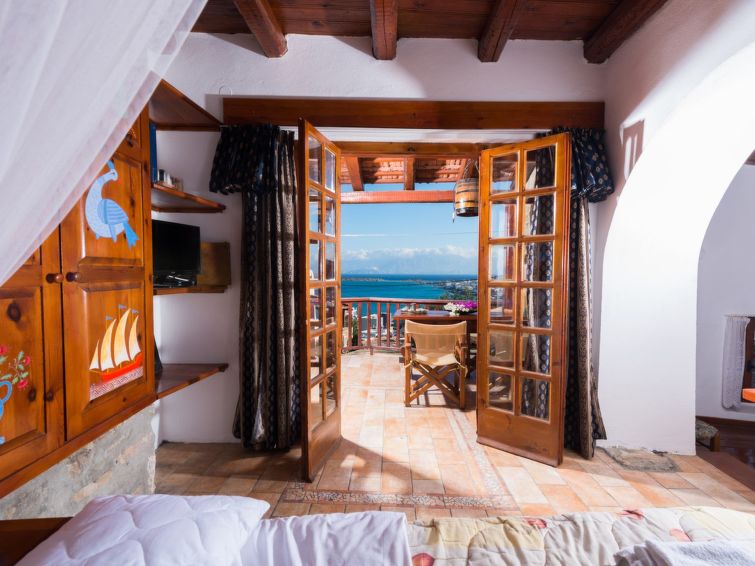 Vakantiehuis in Plaka met open haard en uitzicht op zee in Plaka